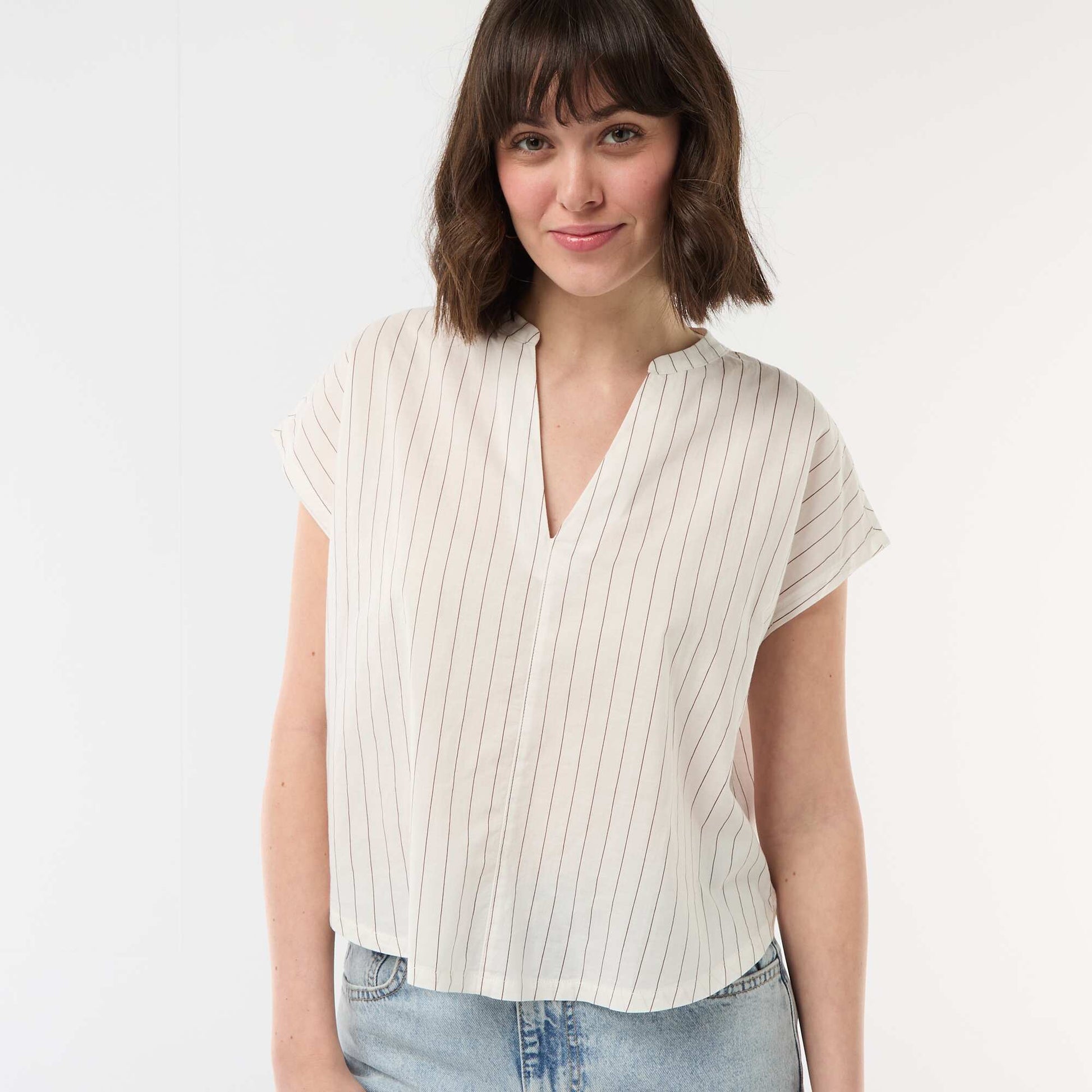 Blusa de manga corta con cuello en pico BLANCO