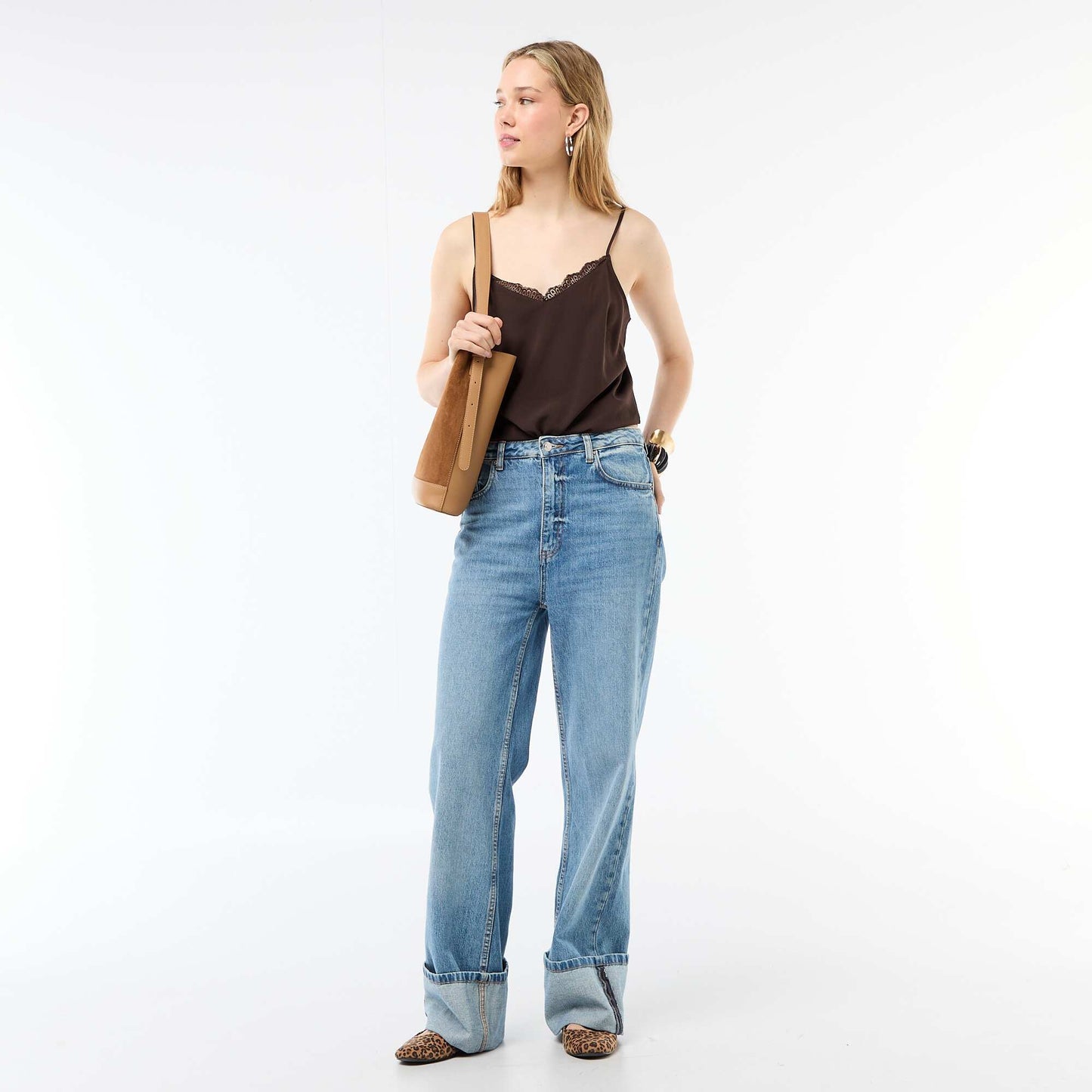 Camiseta de tirantes con tirantes finos ajustables y cuello de encaje MARRON