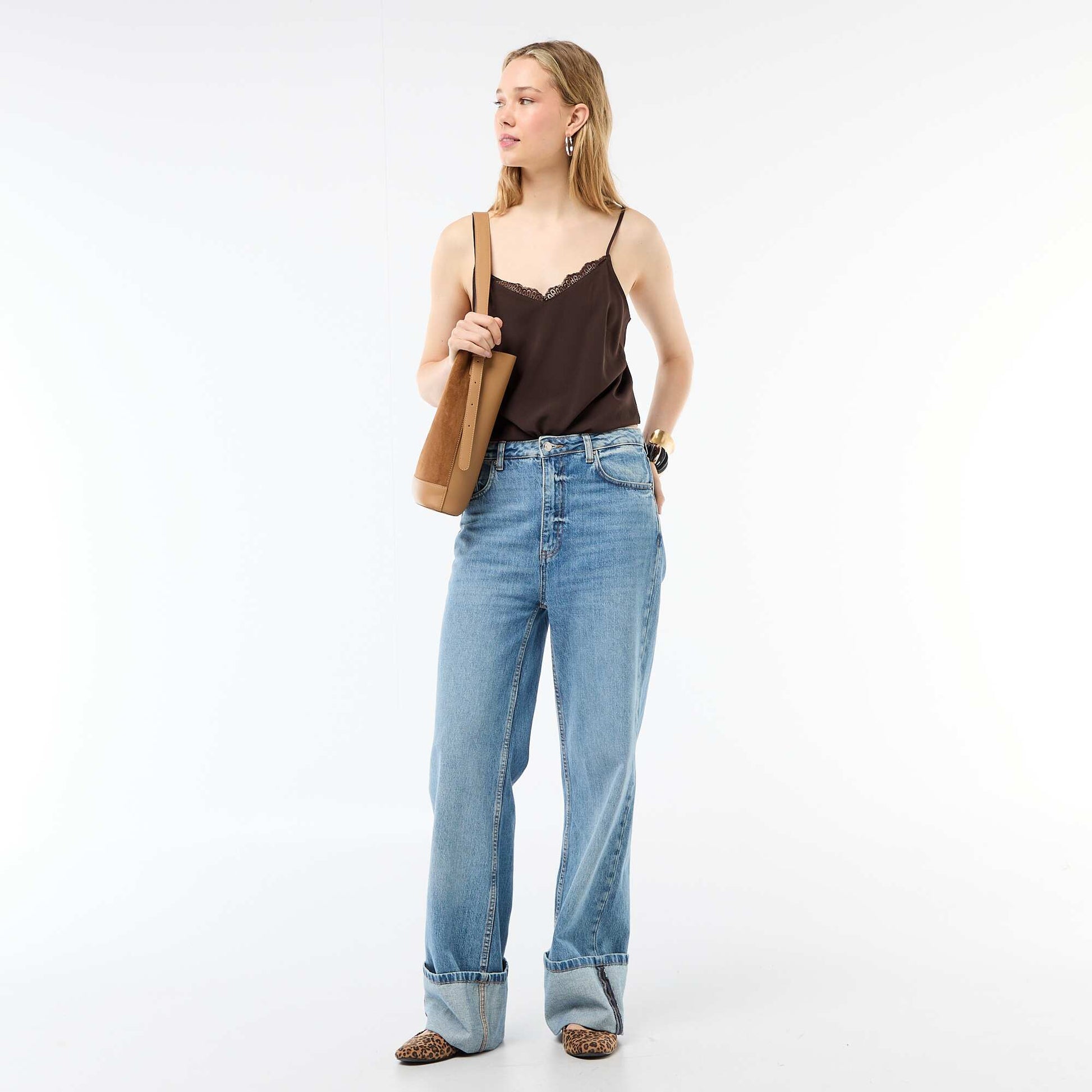 Camiseta de tirantes con tirantes finos ajustables y cuello de encaje MARRON