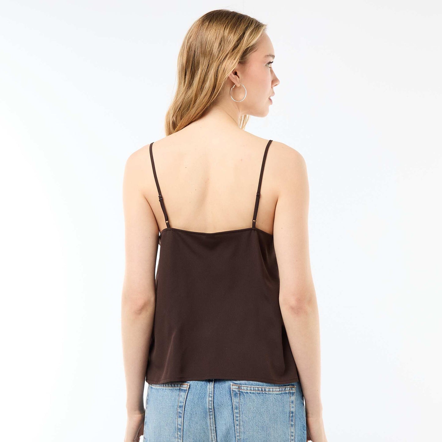 Camiseta de tirantes con tirantes finos ajustables y cuello de encaje MARRON