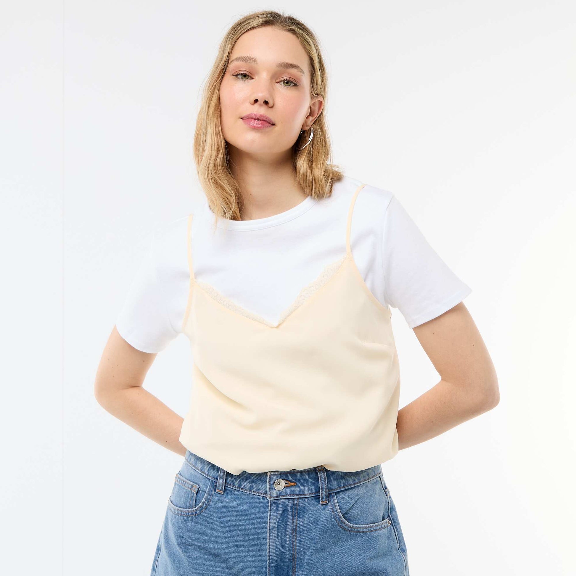 Camiseta de tirantes con tirantes finos ajustables y cuello de encaje BEIGE