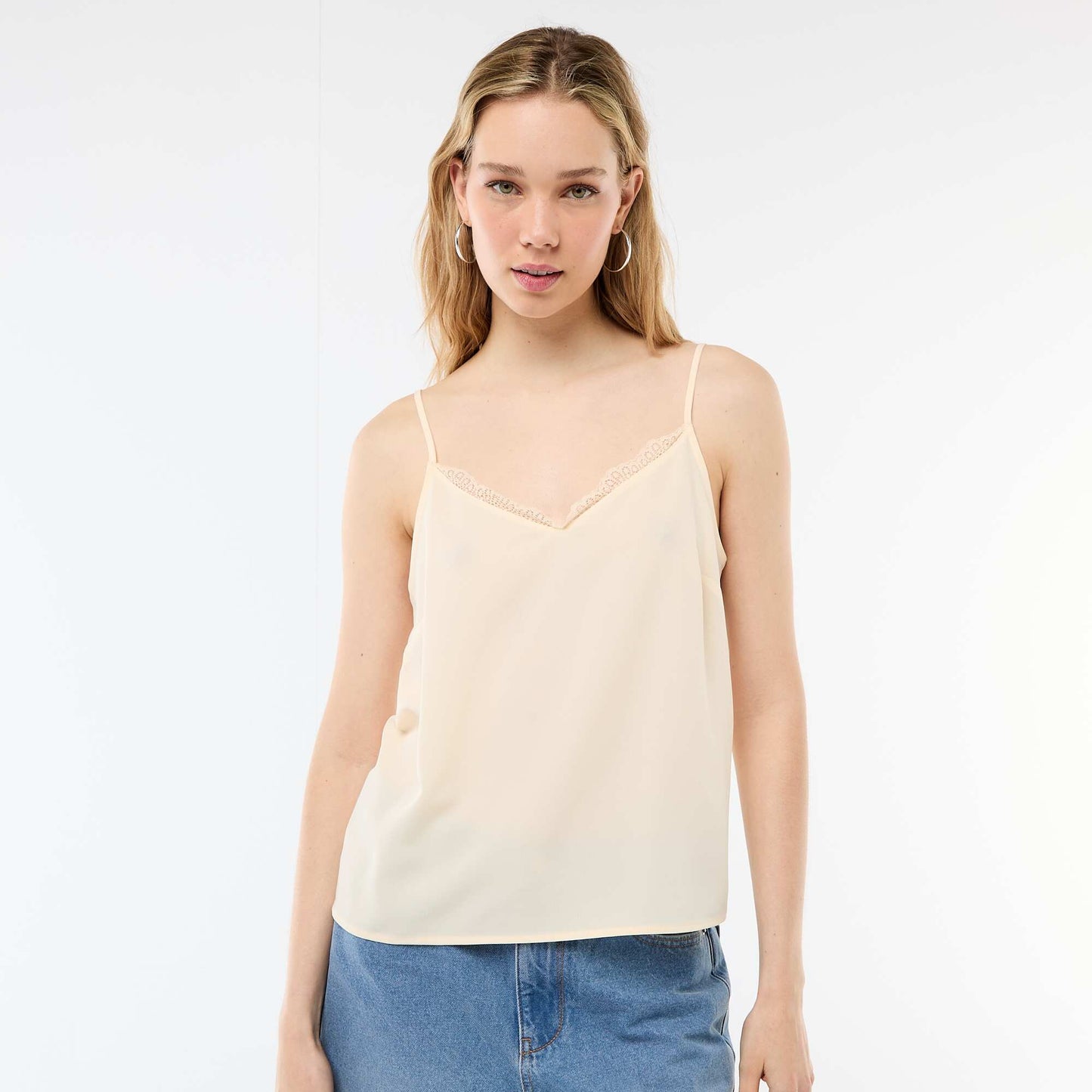 Camiseta de tirantes con tirantes finos ajustables y cuello de encaje BEIGE