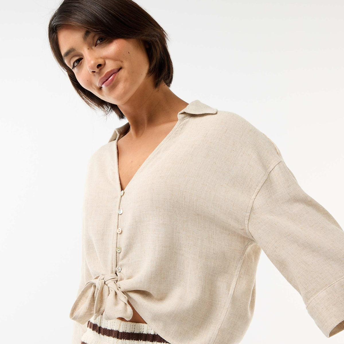 Camisa corta oversize anudada BEIGE
