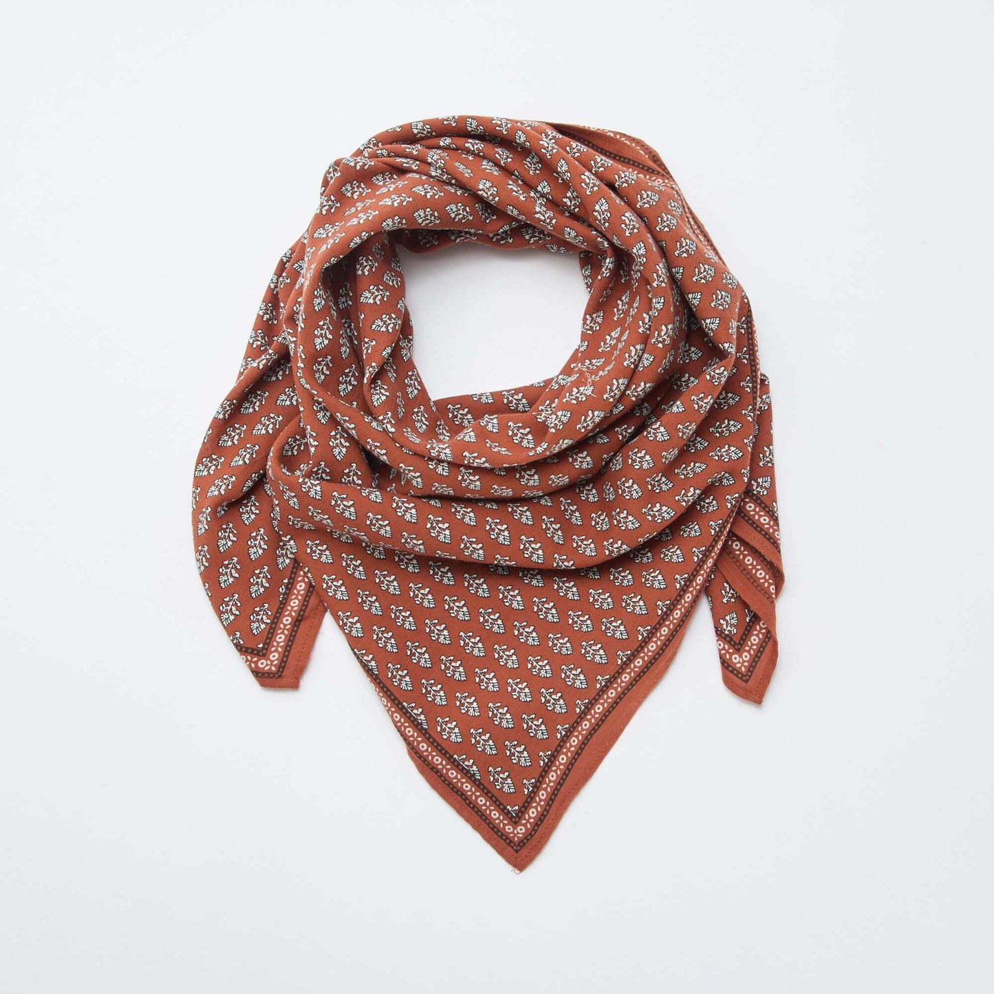 Fular con motivos India MARRON