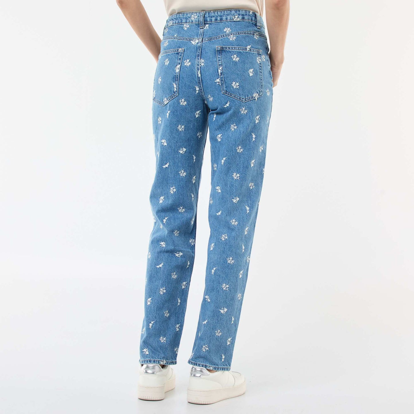 Jean regular bordado AZUL