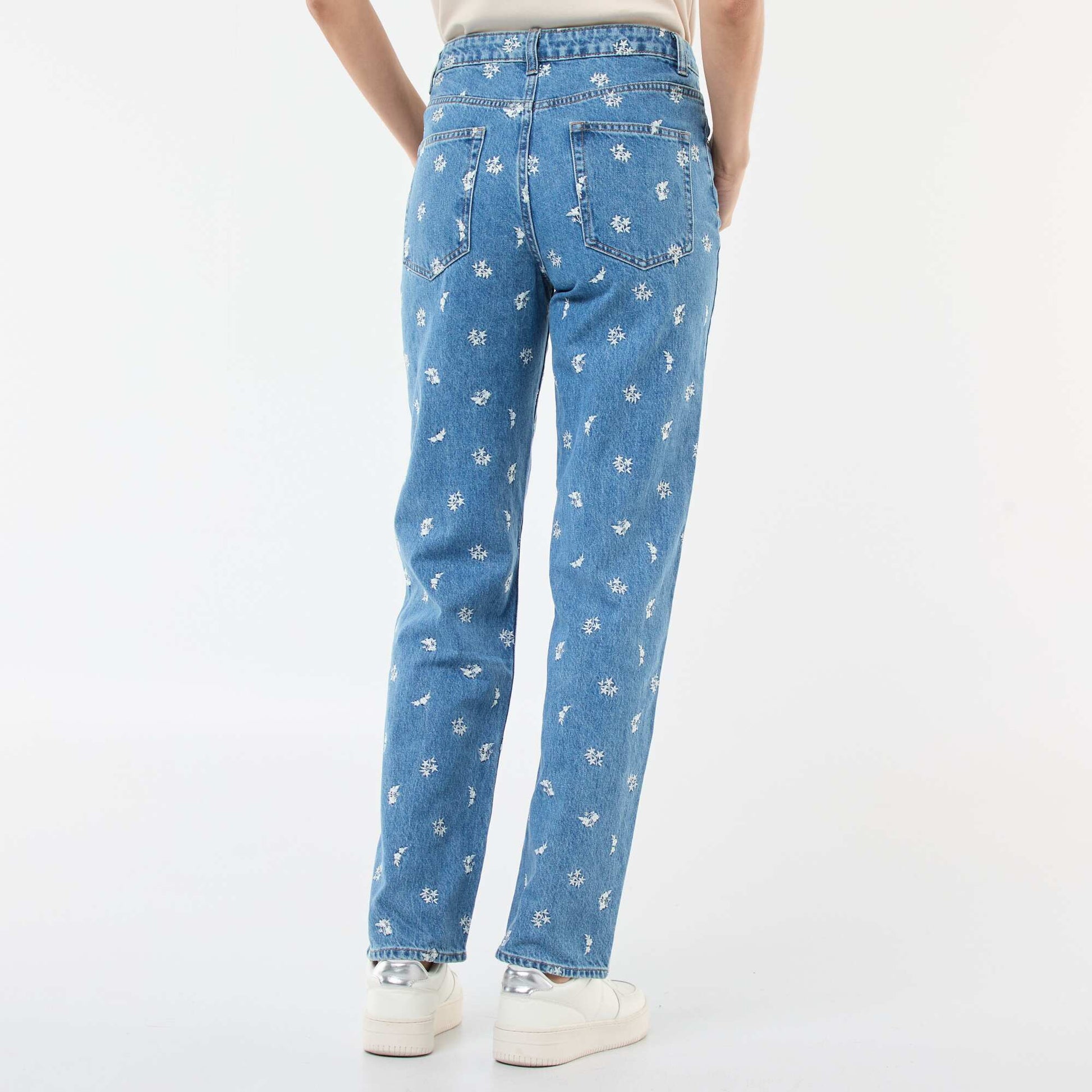 Jean regular bordado AZUL
