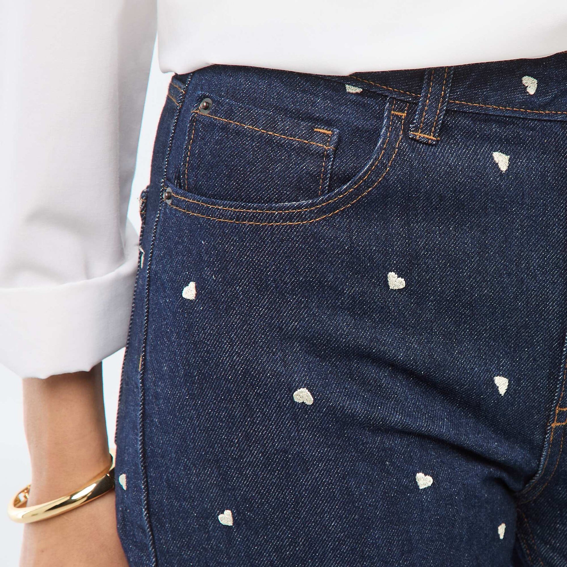 Jean regular bordado AZUL