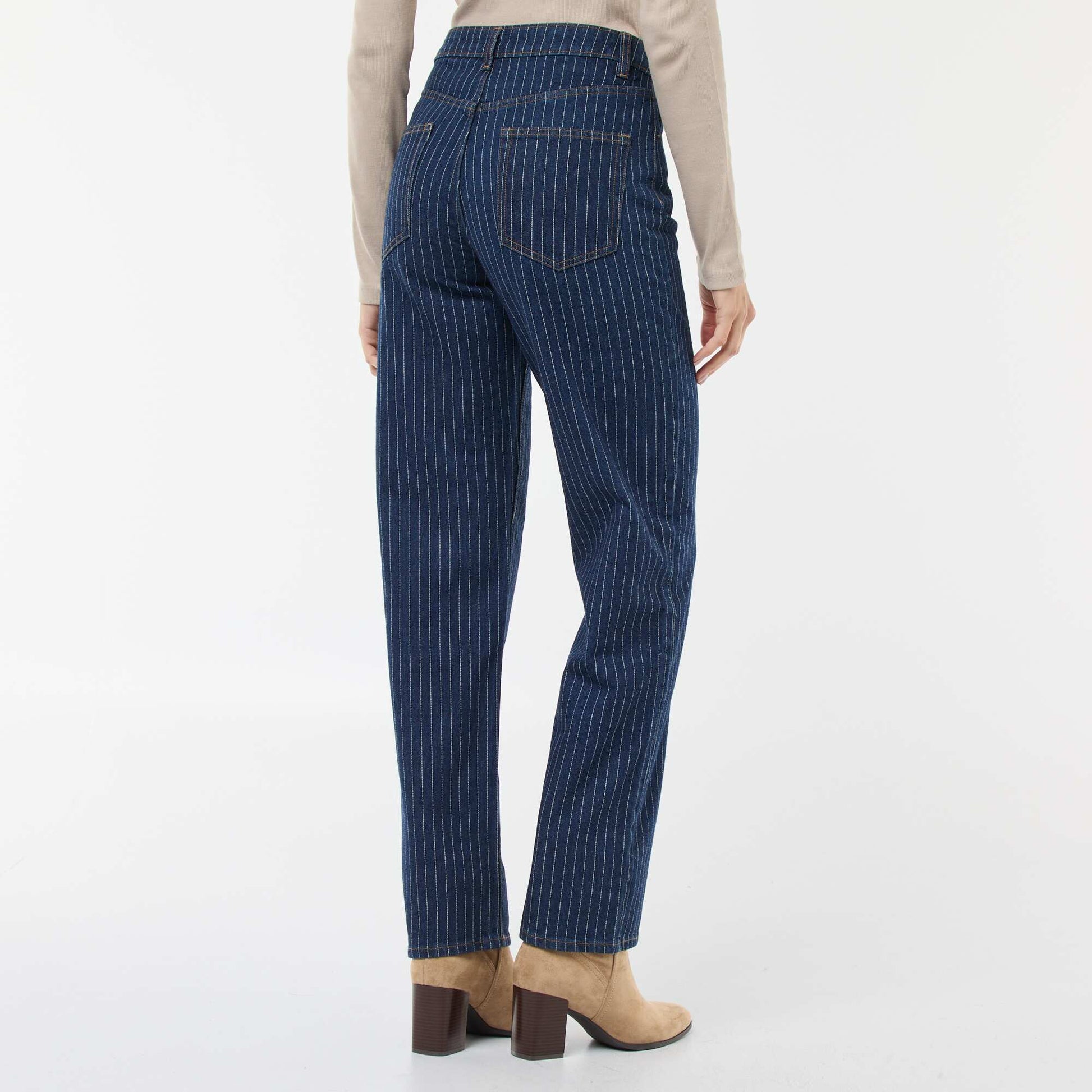 Jean regular con líneas de algodón AZUL