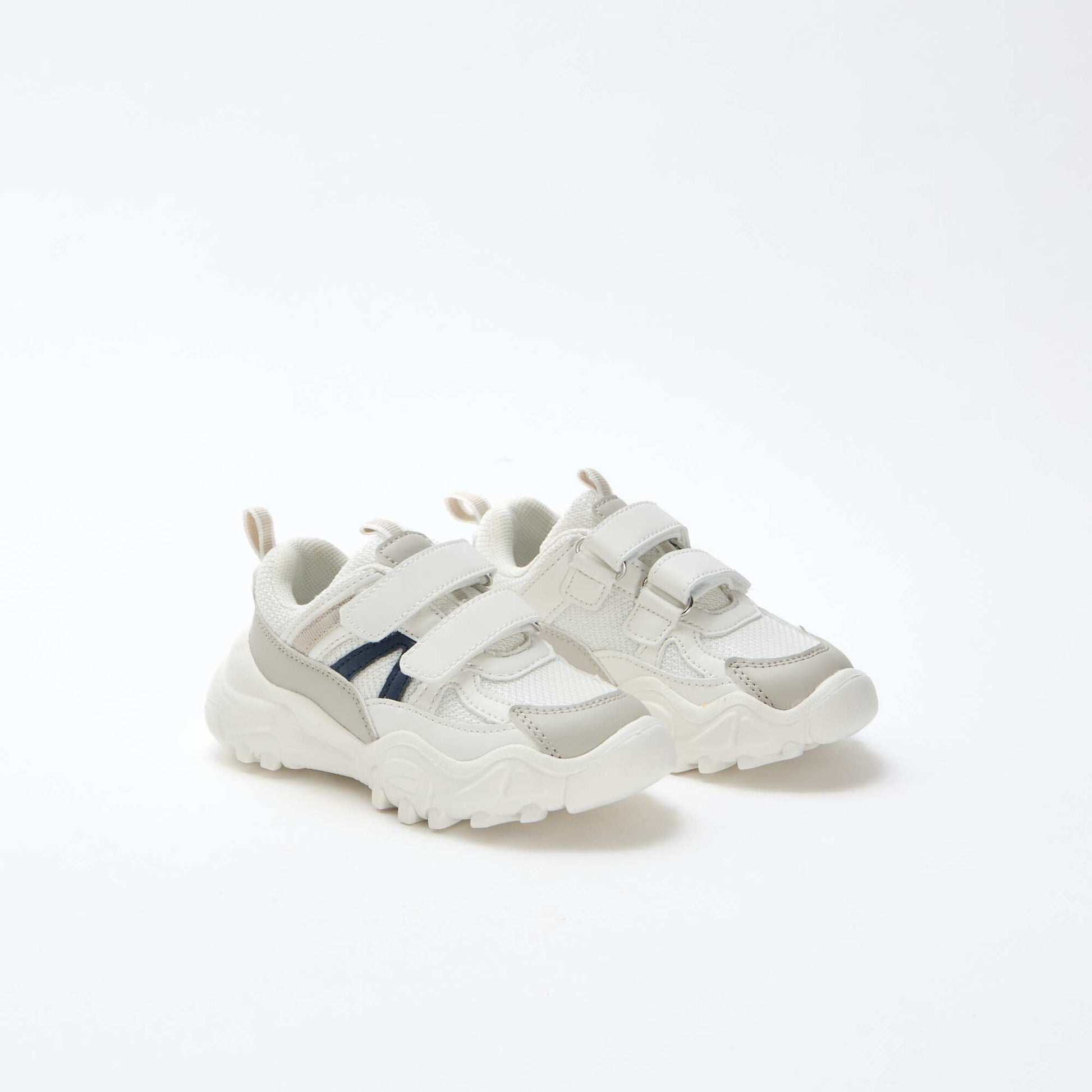 Zapatillas con suela gruesa GRIS