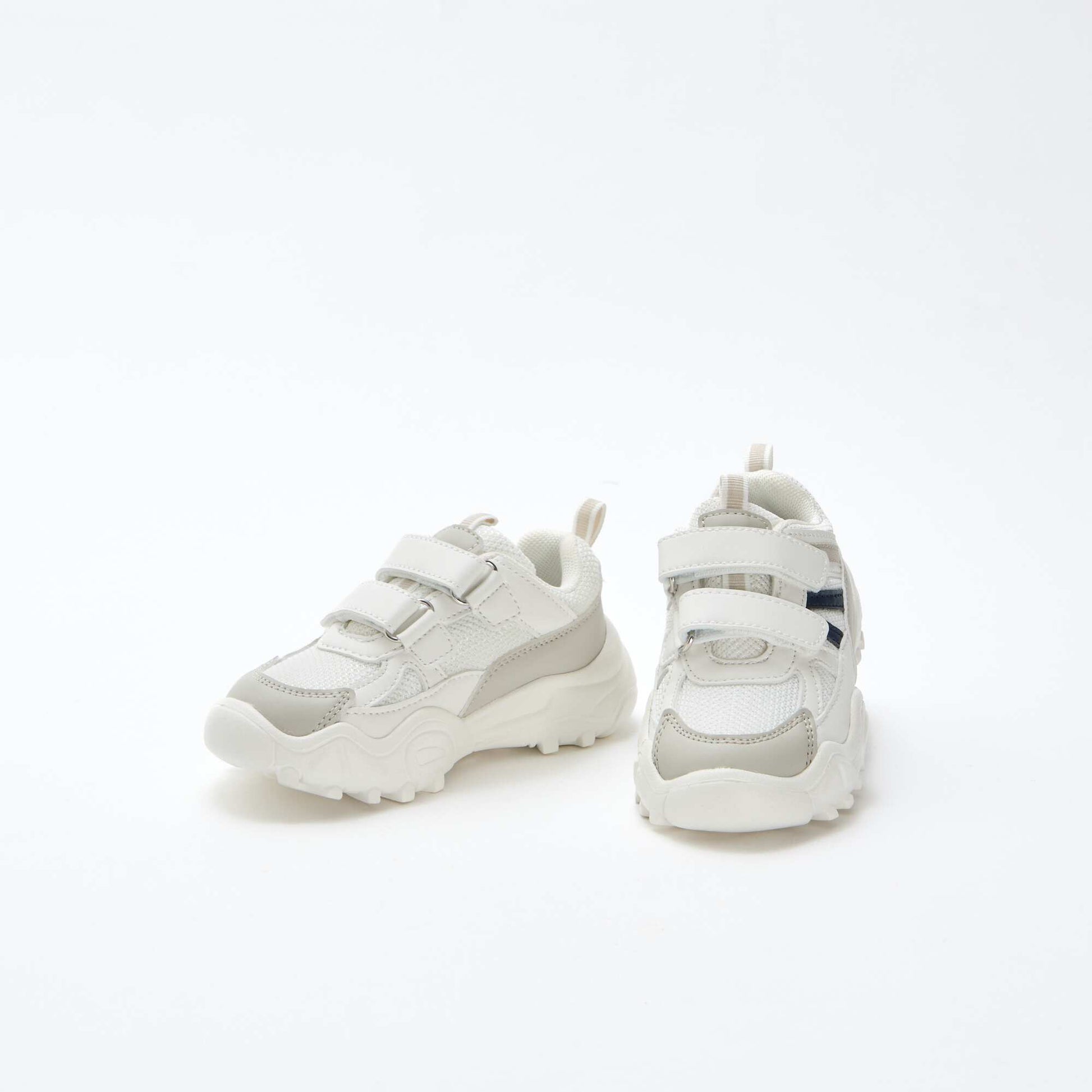 Zapatillas con suela gruesa GRIS