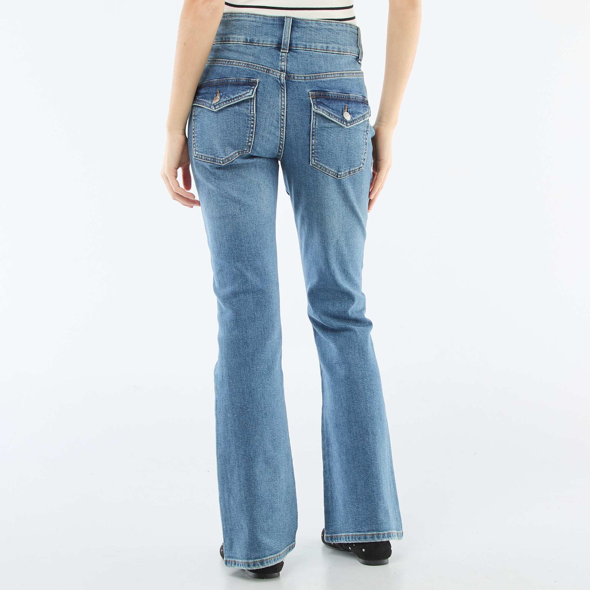 Jean bootcut de tiro bajo AZUL