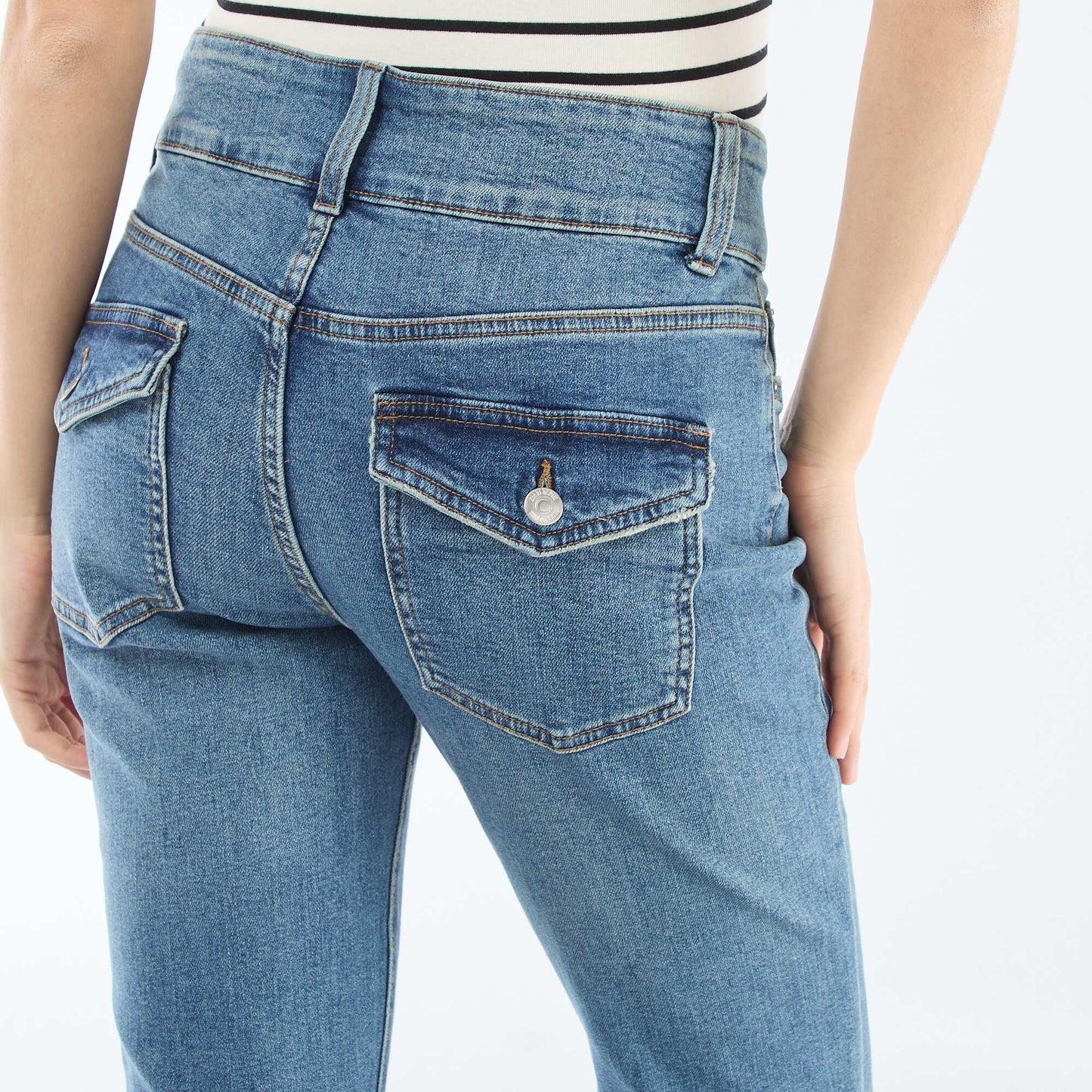 Jean bootcut de tiro bajo AZUL