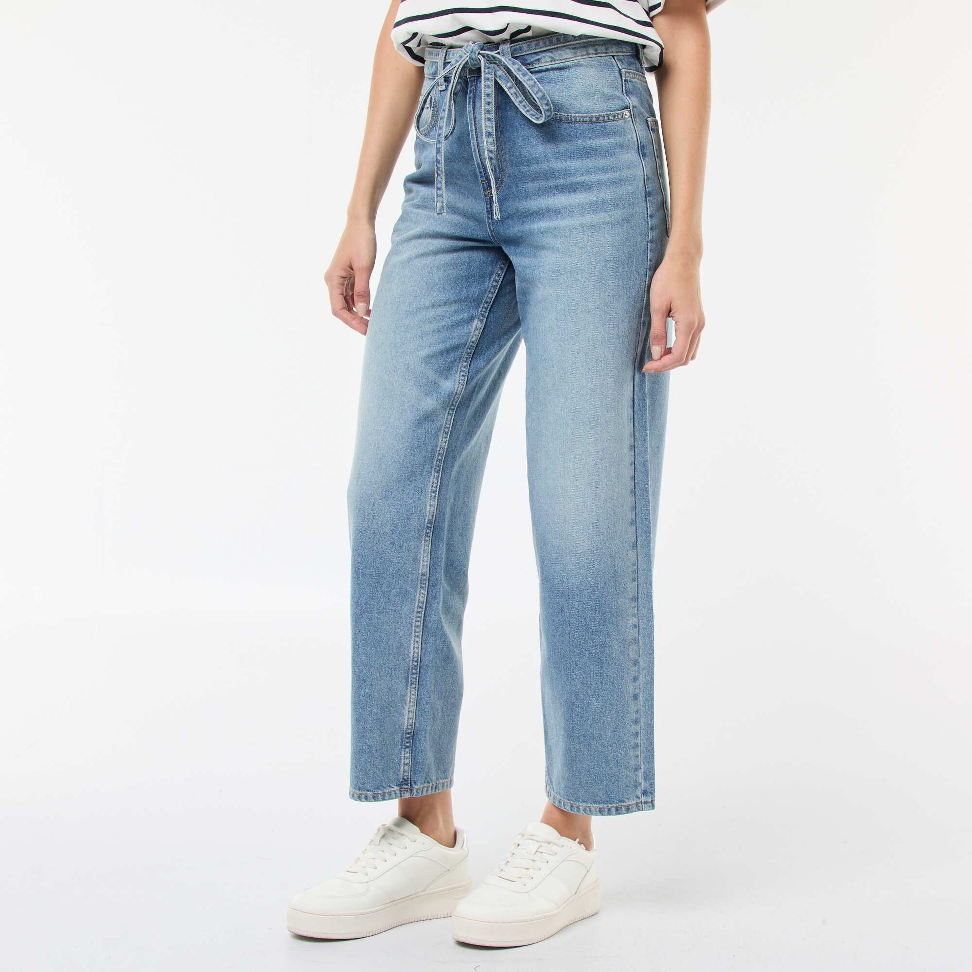 Pantalón jean barrel fit liso con lazo AZUL