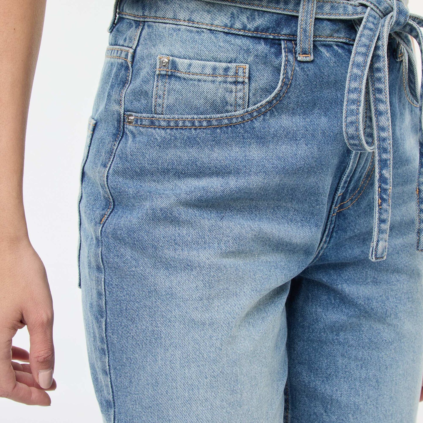 Pantalón jean barrel fit liso con lazo AZUL