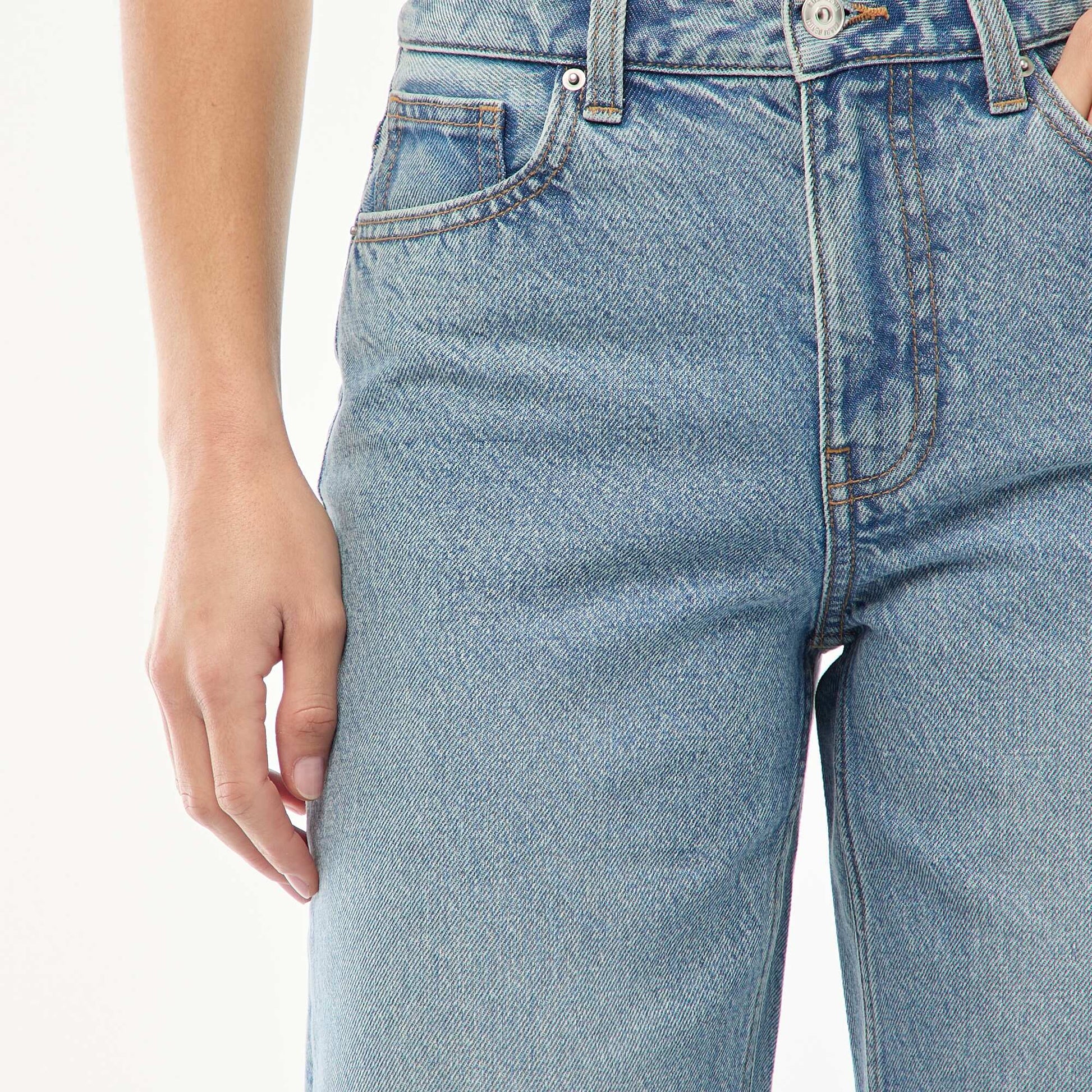 Jean de tiro alto corte flare/bootcut AZUL