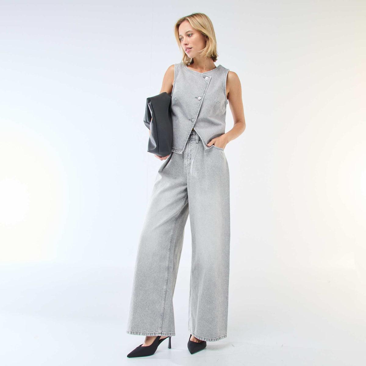 Chaleco sin mangas jean GRIS