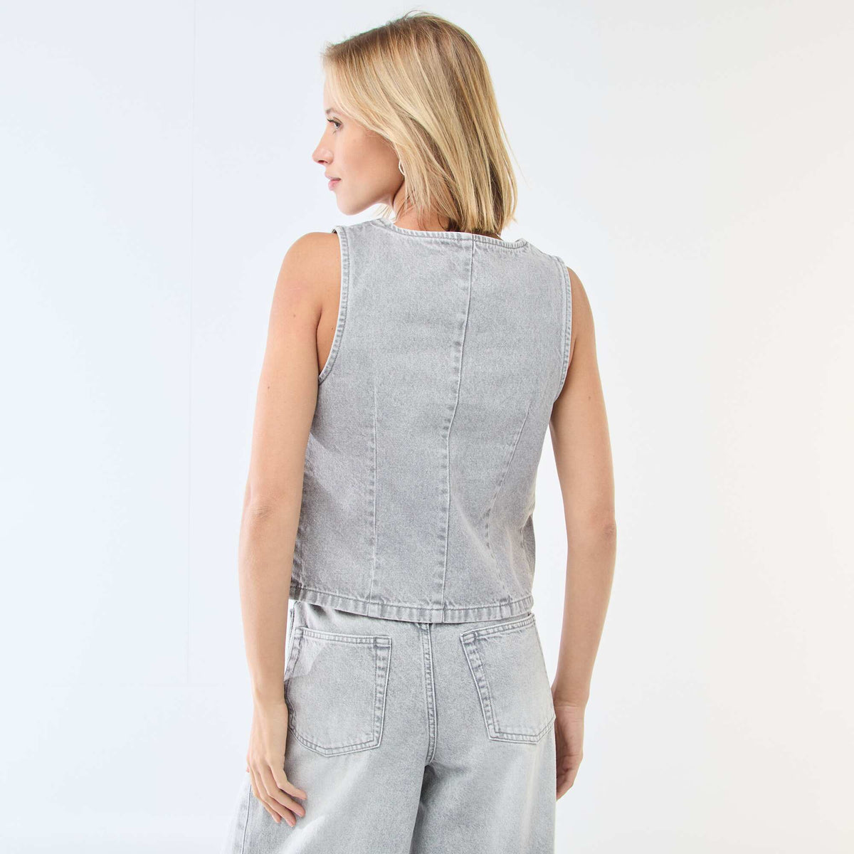 Chaleco sin mangas jean GRIS
