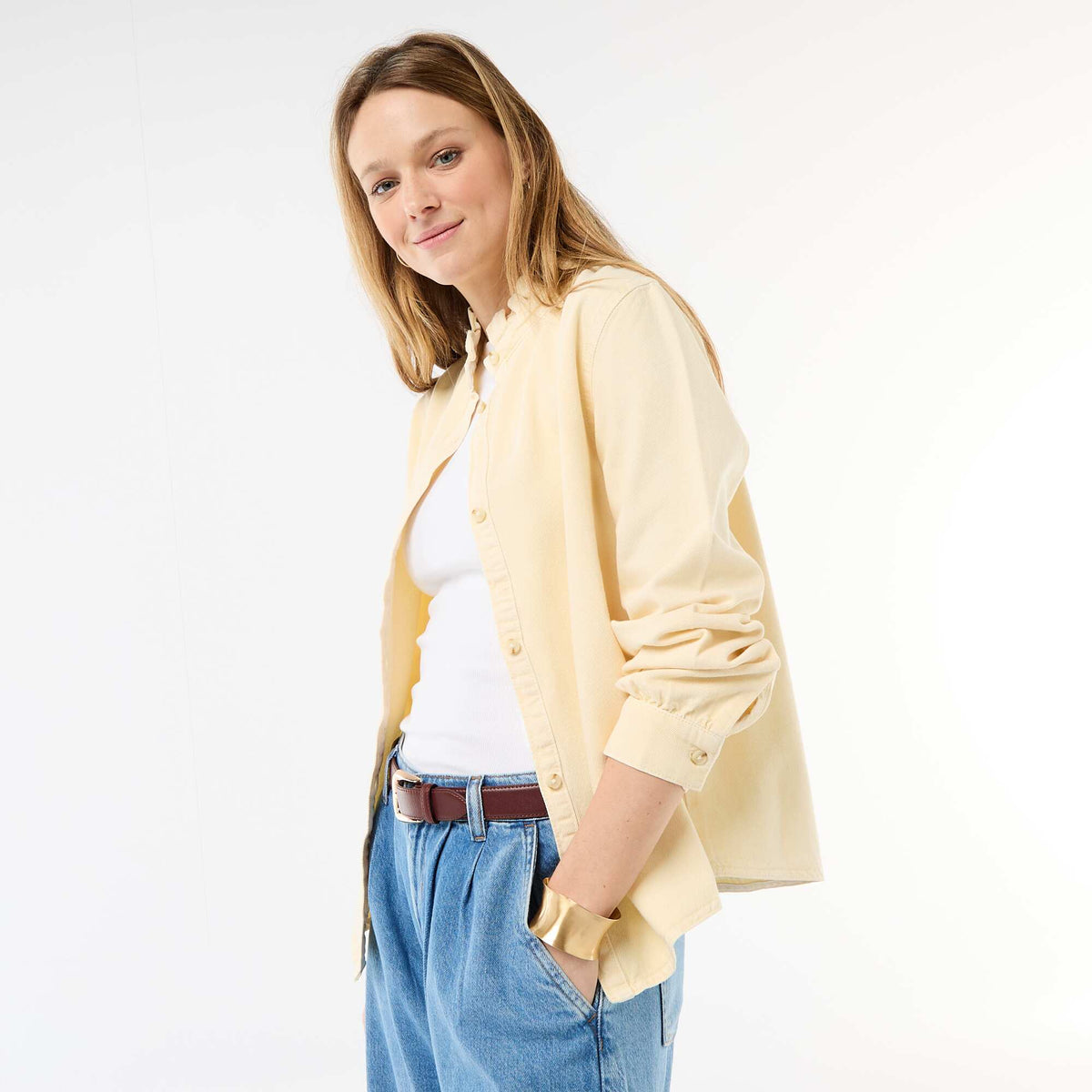 Blusa vaquera con cuello con volantes AMARILLO