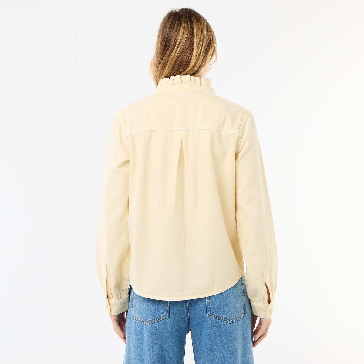 Blusa vaquera con cuello con volantes AMARILLO