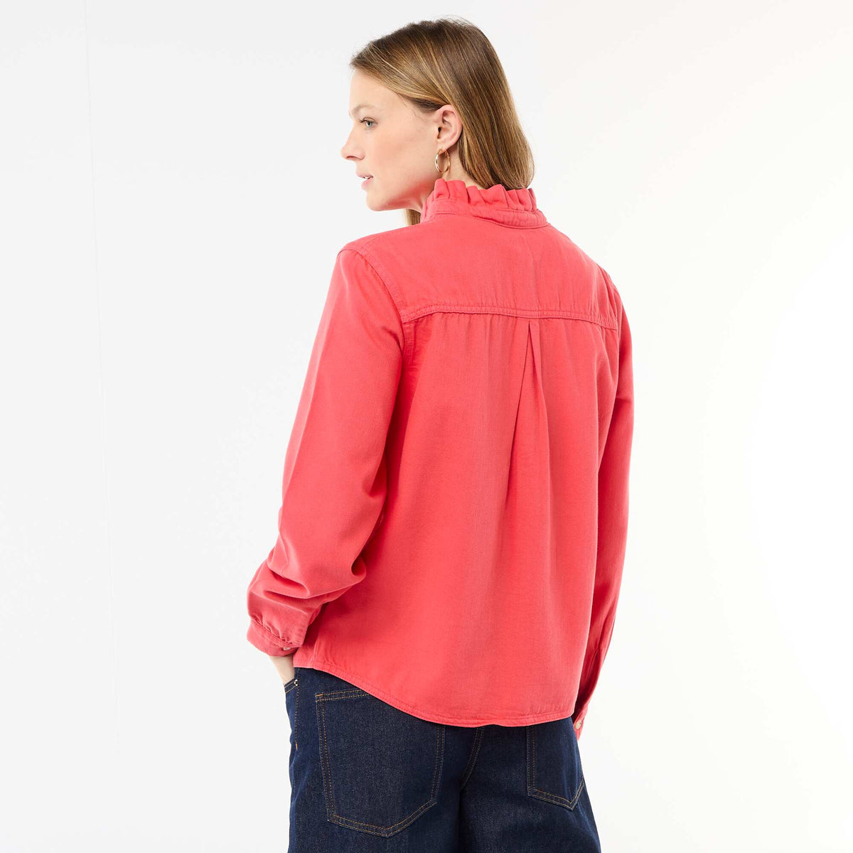 Blusa vaquera con cuello con volantes ROJO