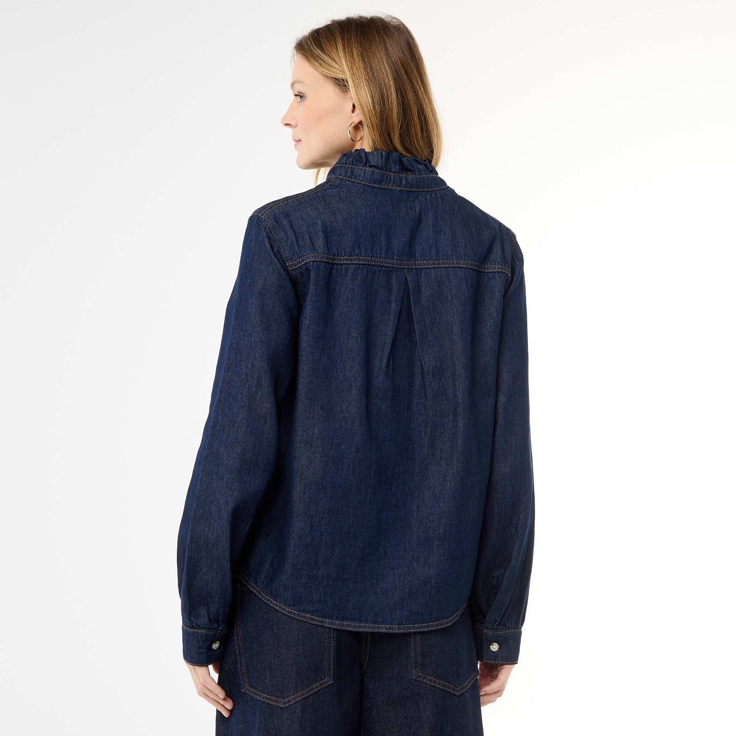 Blusa vaquera con cuello con volantes AZUL