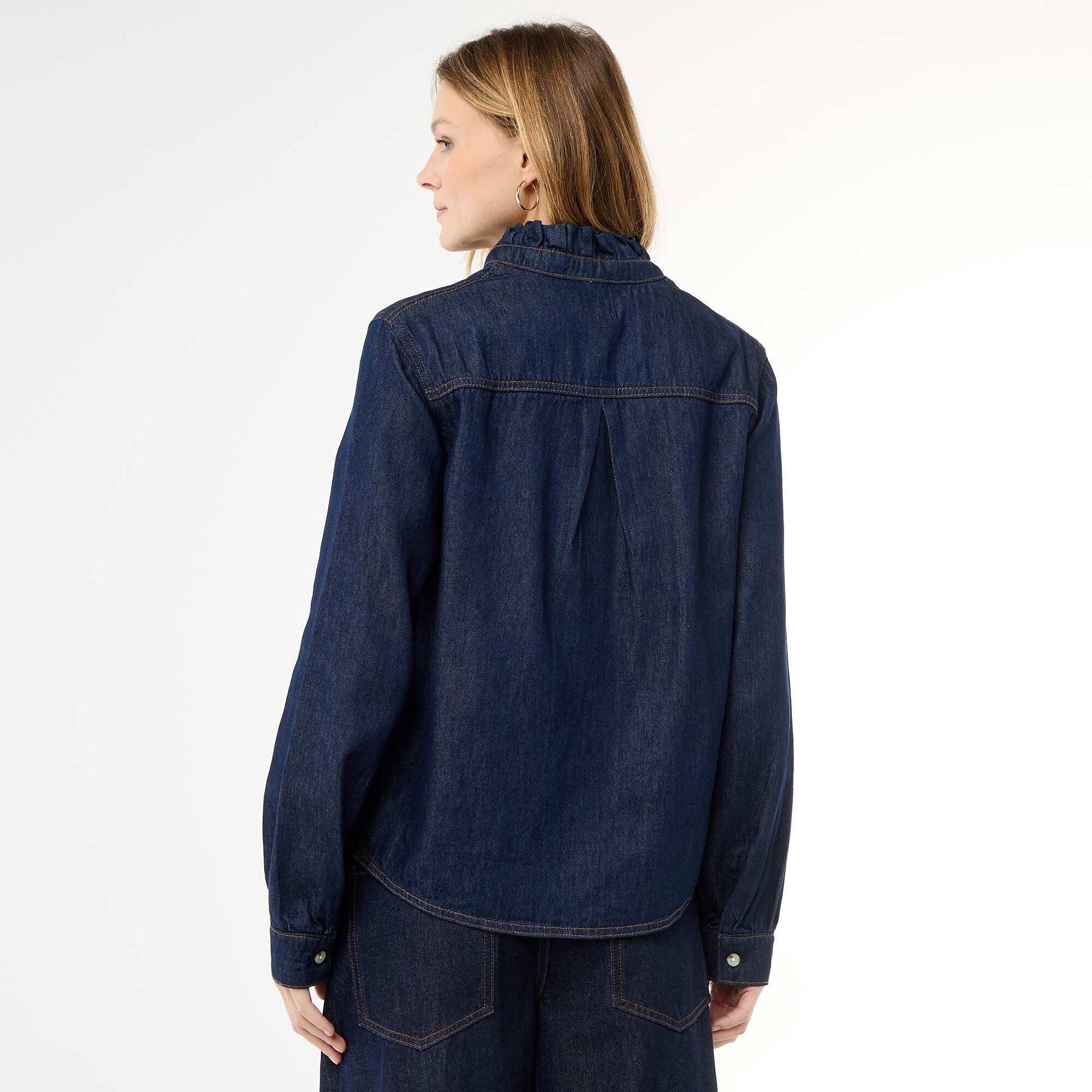 Blusa vaquera con cuello con volantes AZUL