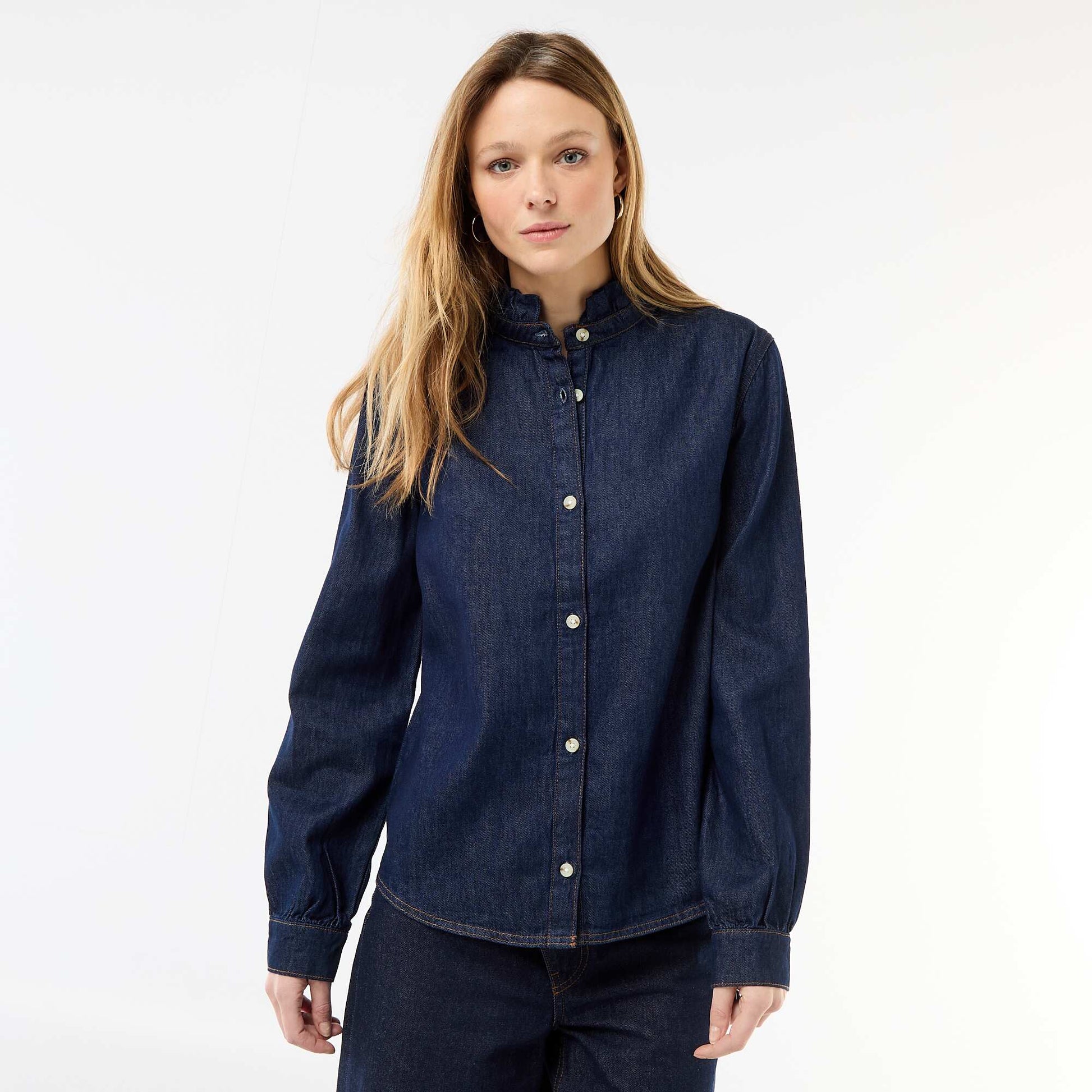 Blusa vaquera con cuello con volantes AZUL