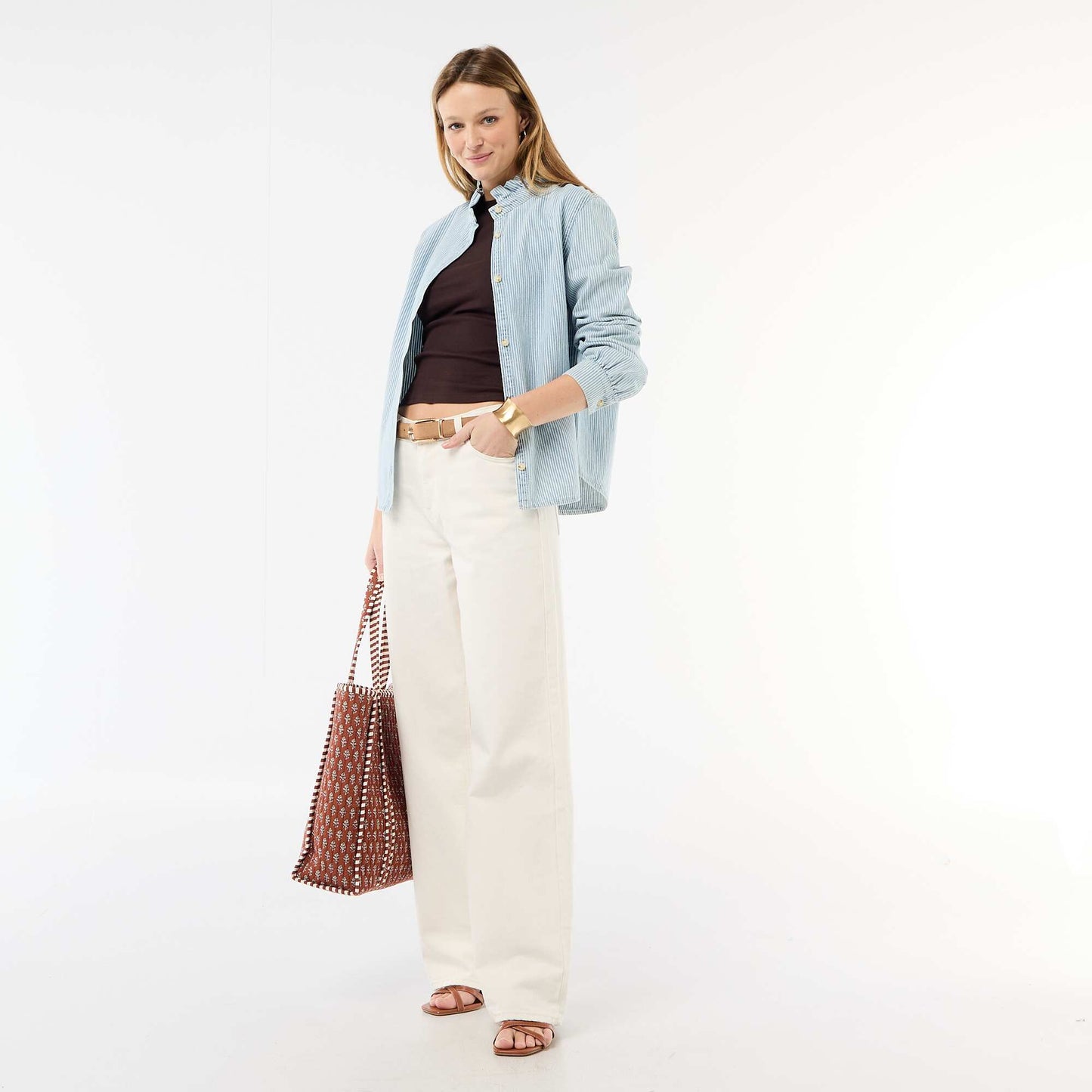 Blusa vaquera con cuello con volantes AZUL