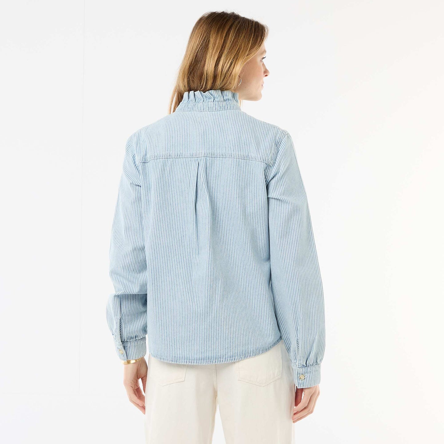 Blusa vaquera con cuello con volantes AZUL