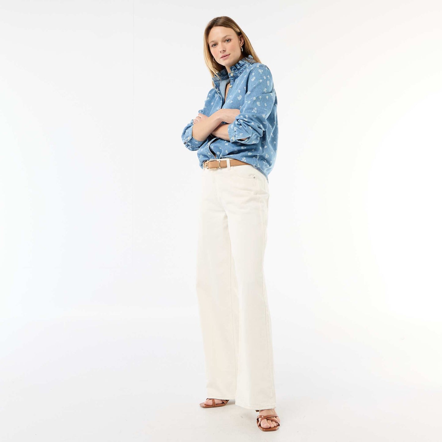 Blusa vaquera con cuello con volantes AZUL