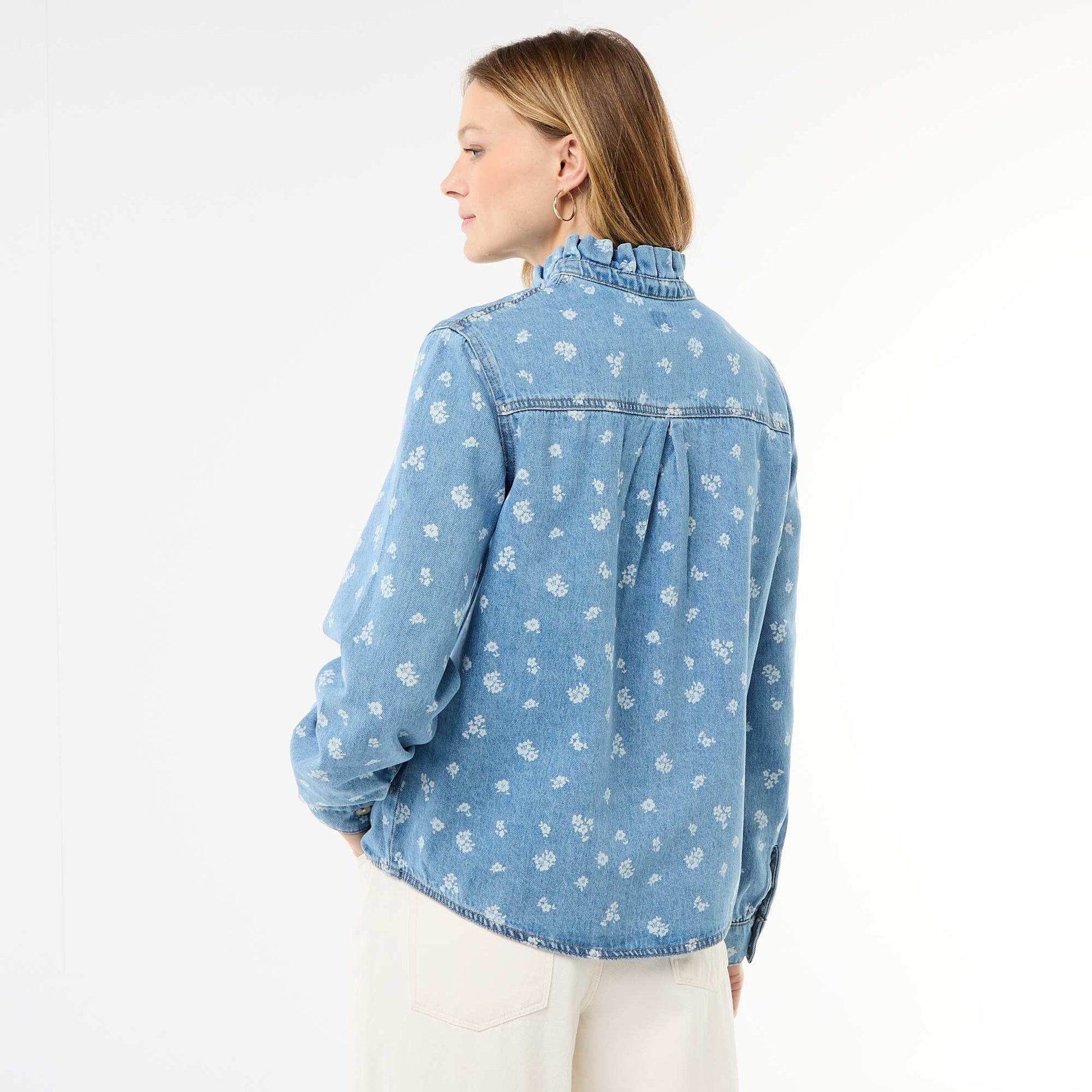 Blusa vaquera con cuello con volantes AZUL