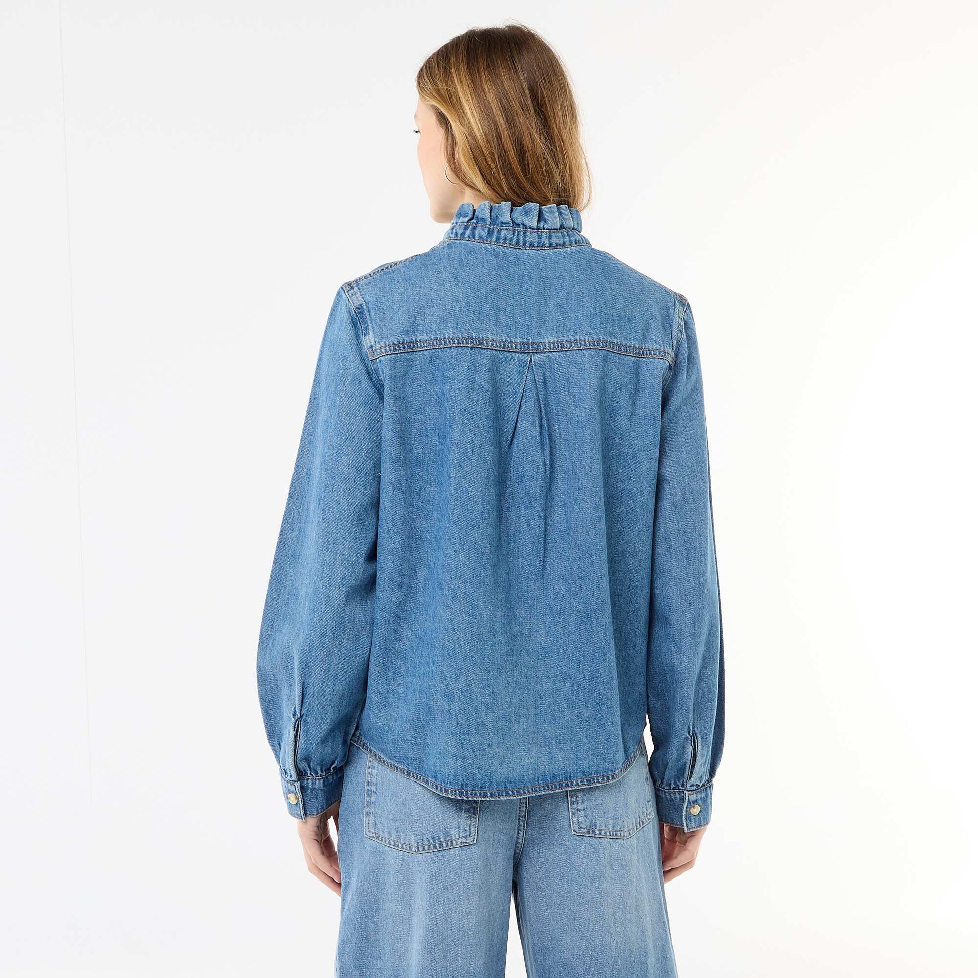 Blusa vaquera con cuello con volantes AZUL