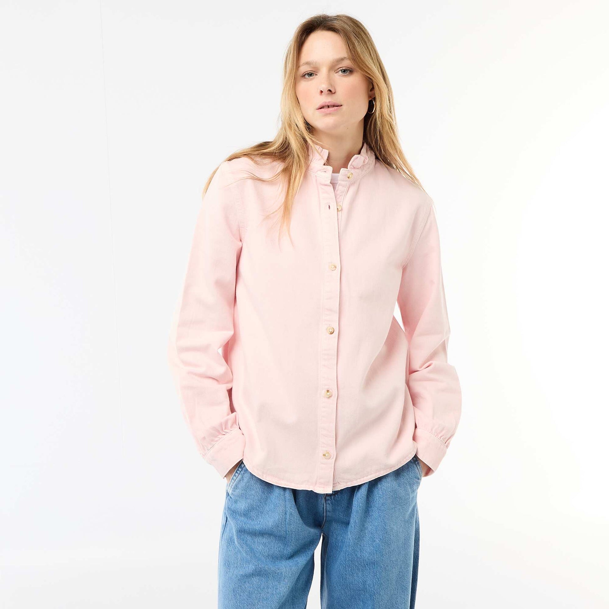 Blusa vaquera con cuello con volantes ROSA