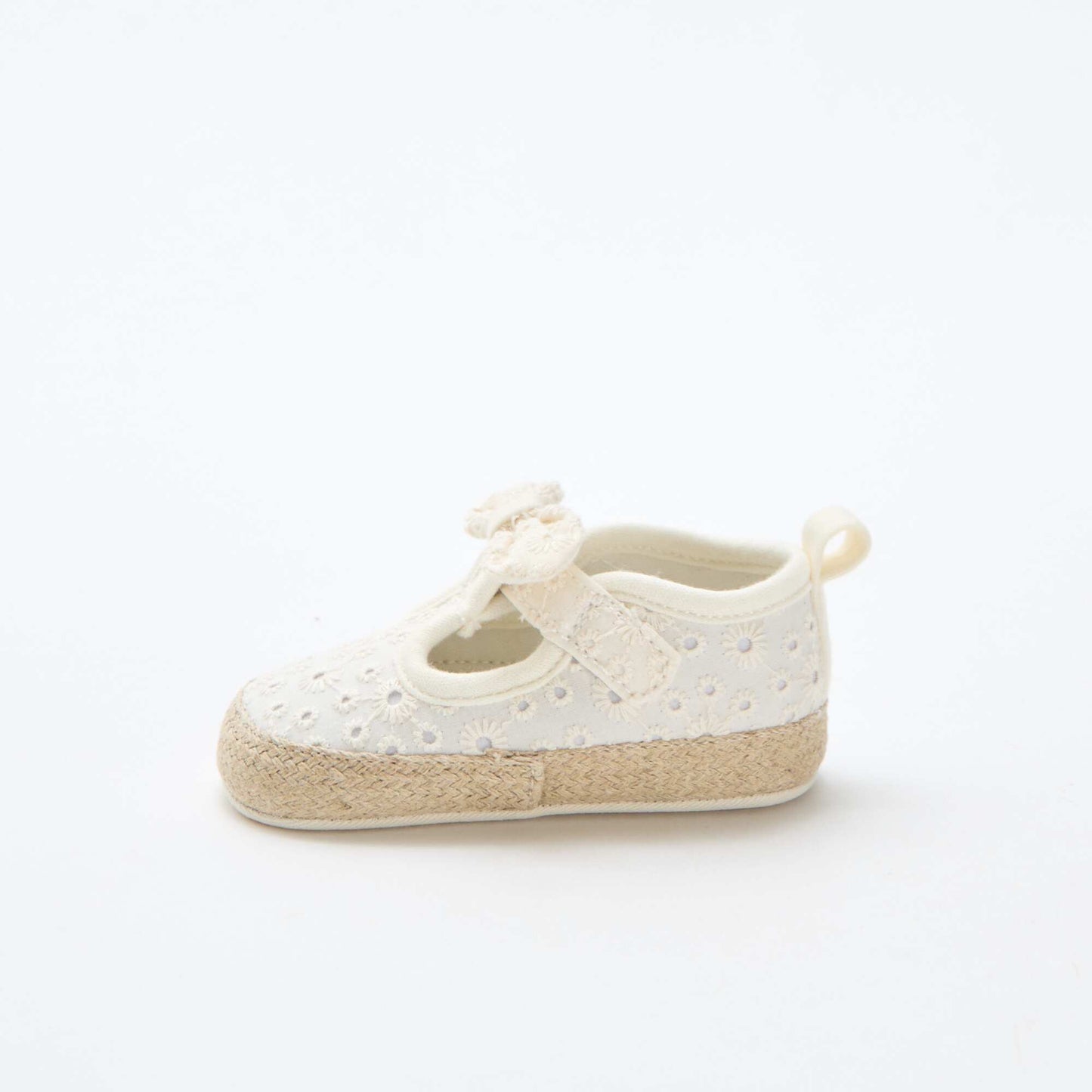 Zapatos con detalles bordados BEIGE