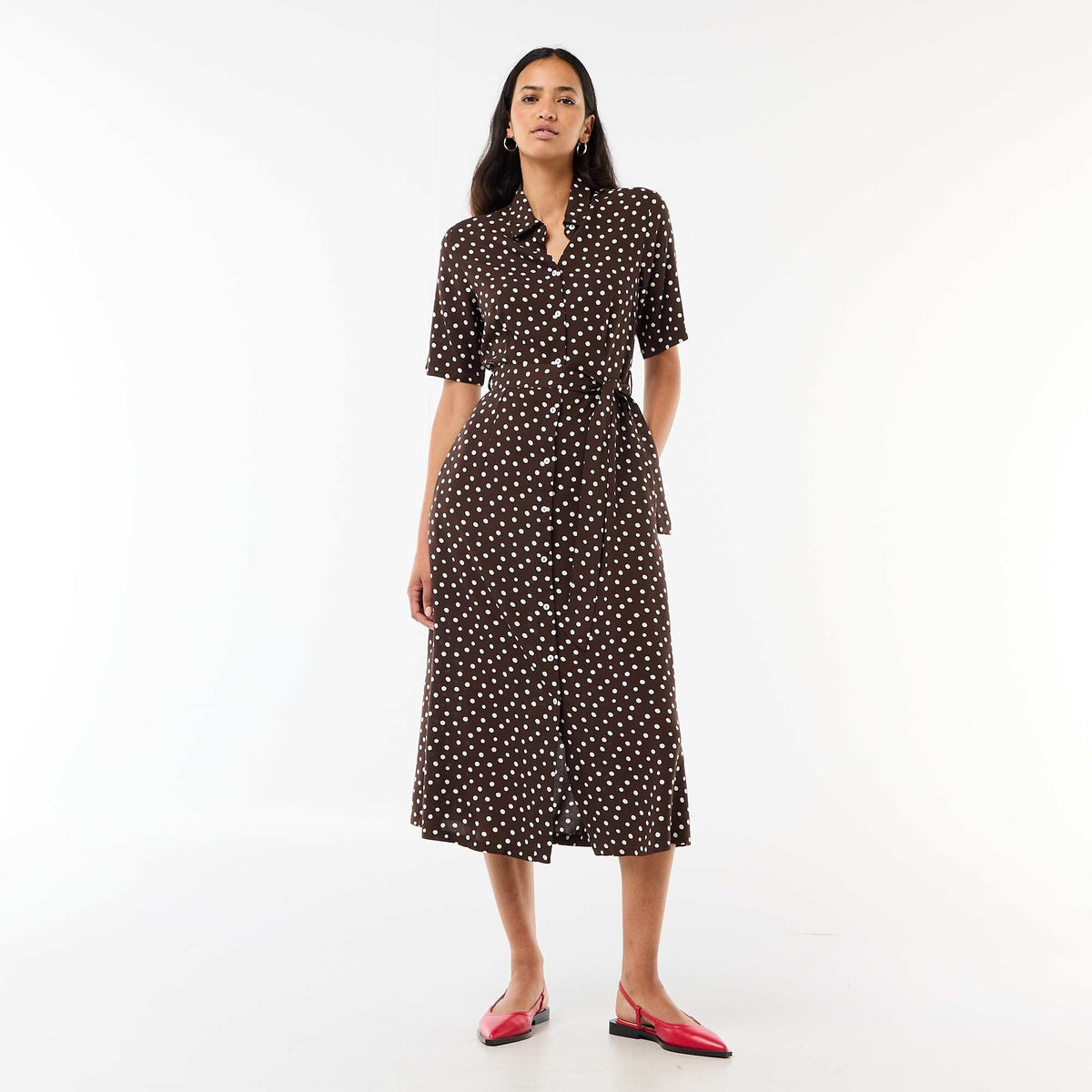 Vestido largo estilo camisa con cinturón para anudar MARRON