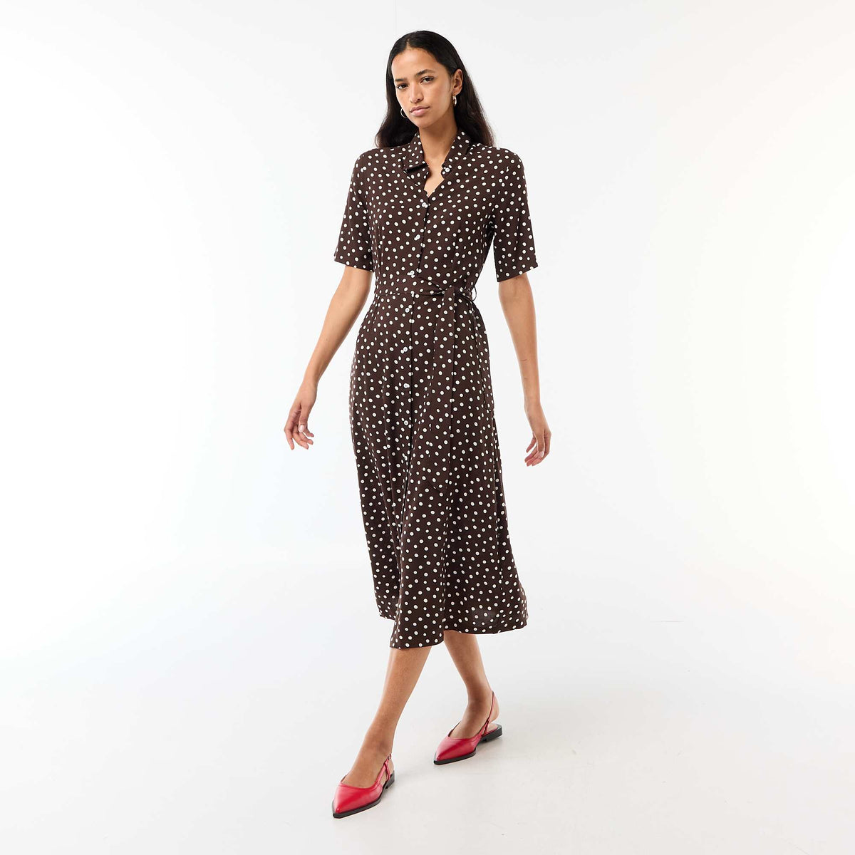 Vestido largo estilo camisa con cinturón para anudar MARRON