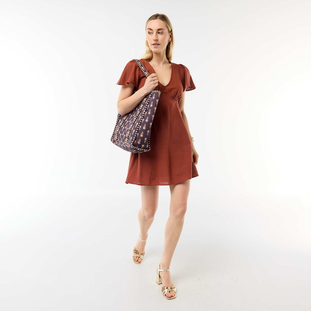 Vestido corto de mangas mariposa en algodón y lino MARRON