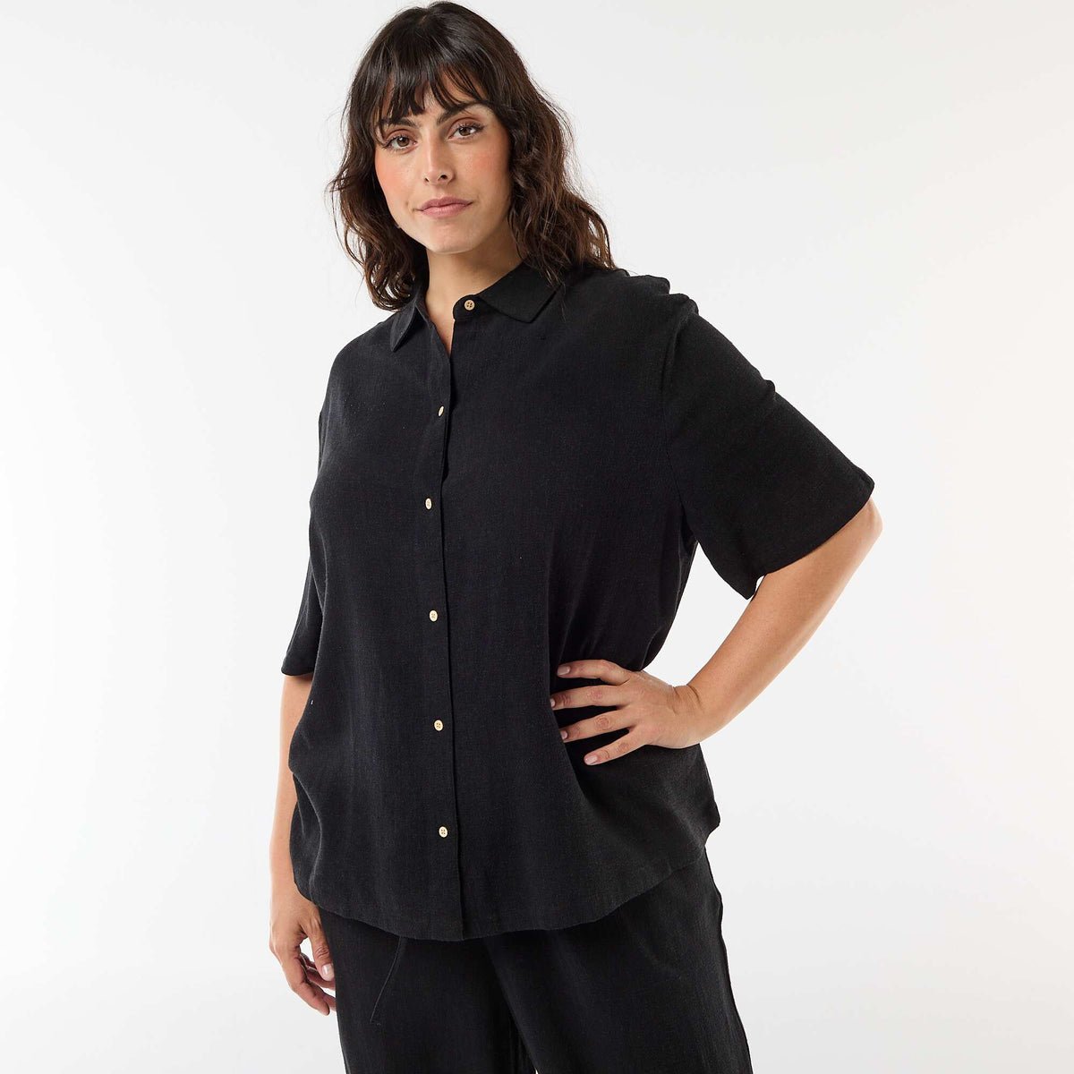 Camisa de manga corta abotonada NEGRO