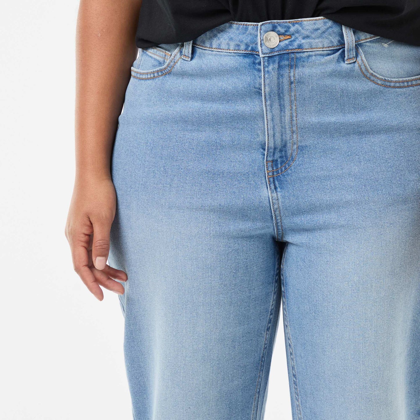 Jean bootcut con bajo deshilachado AZUL