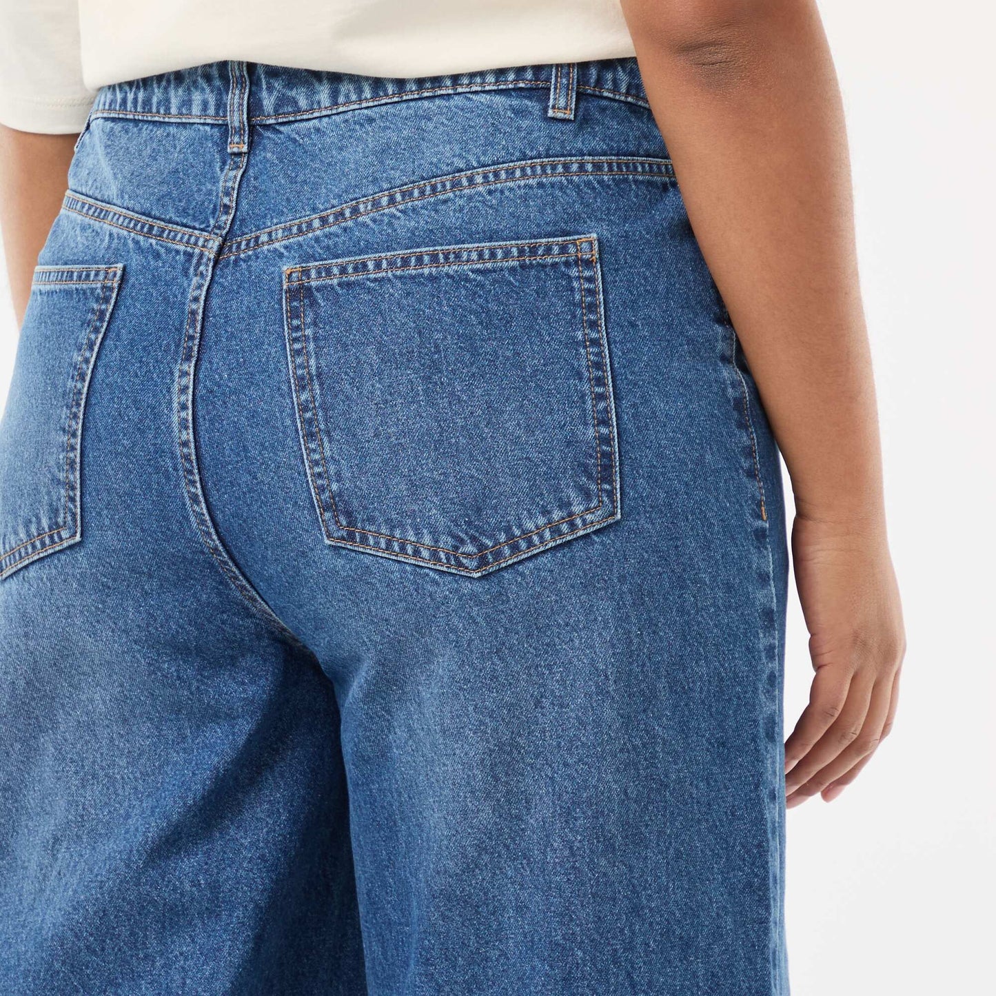 Jean wide leg de talle alto con pinzas delanteras AZUL