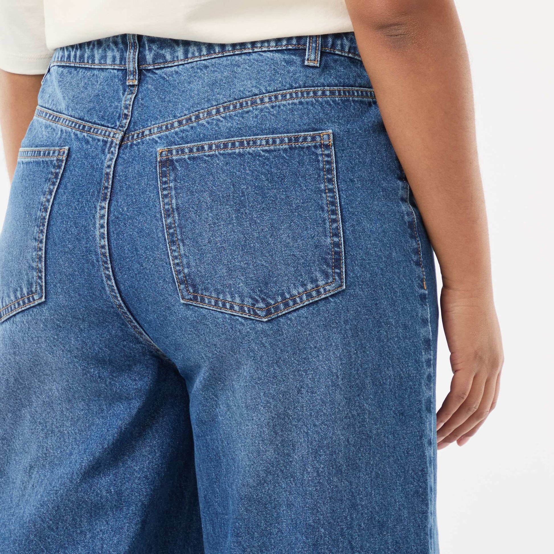 Jean wide leg de talle alto con pinzas delanteras AZUL