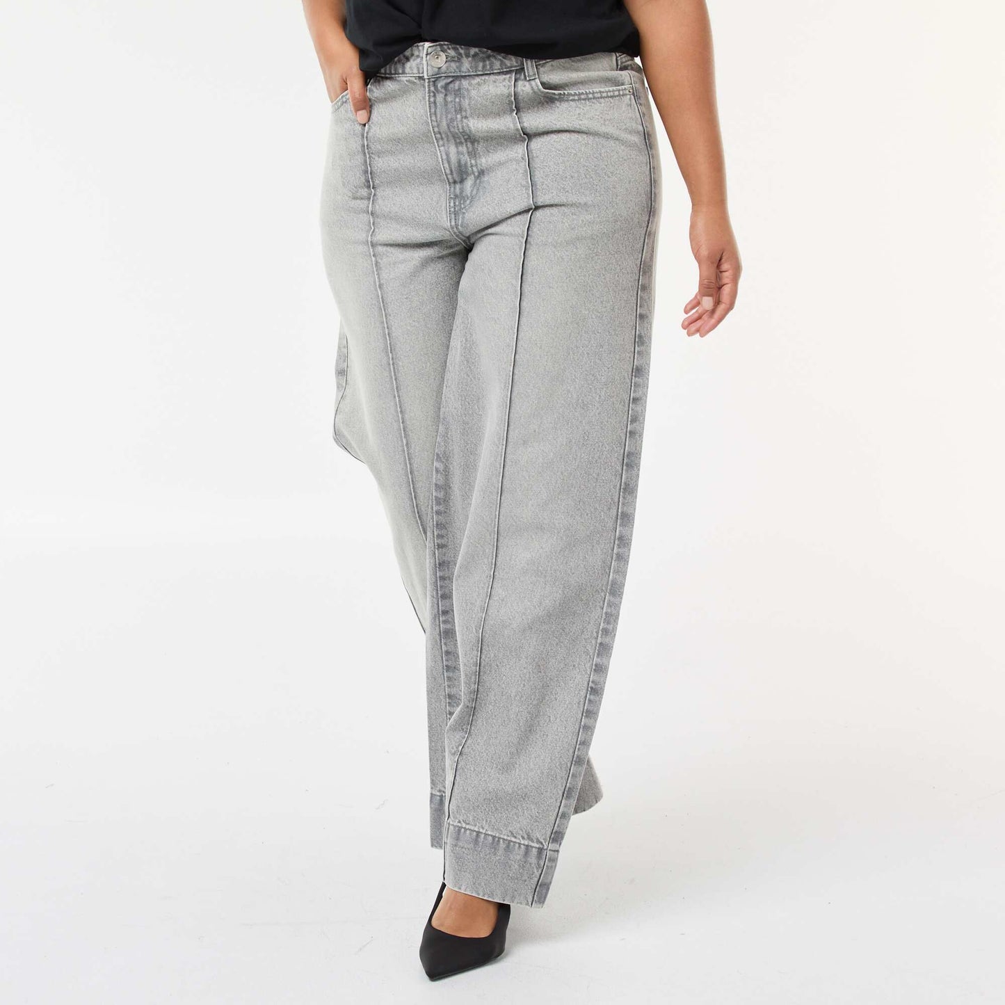 Jean wide leg de talle alto con pinzas delanteras GRIS
