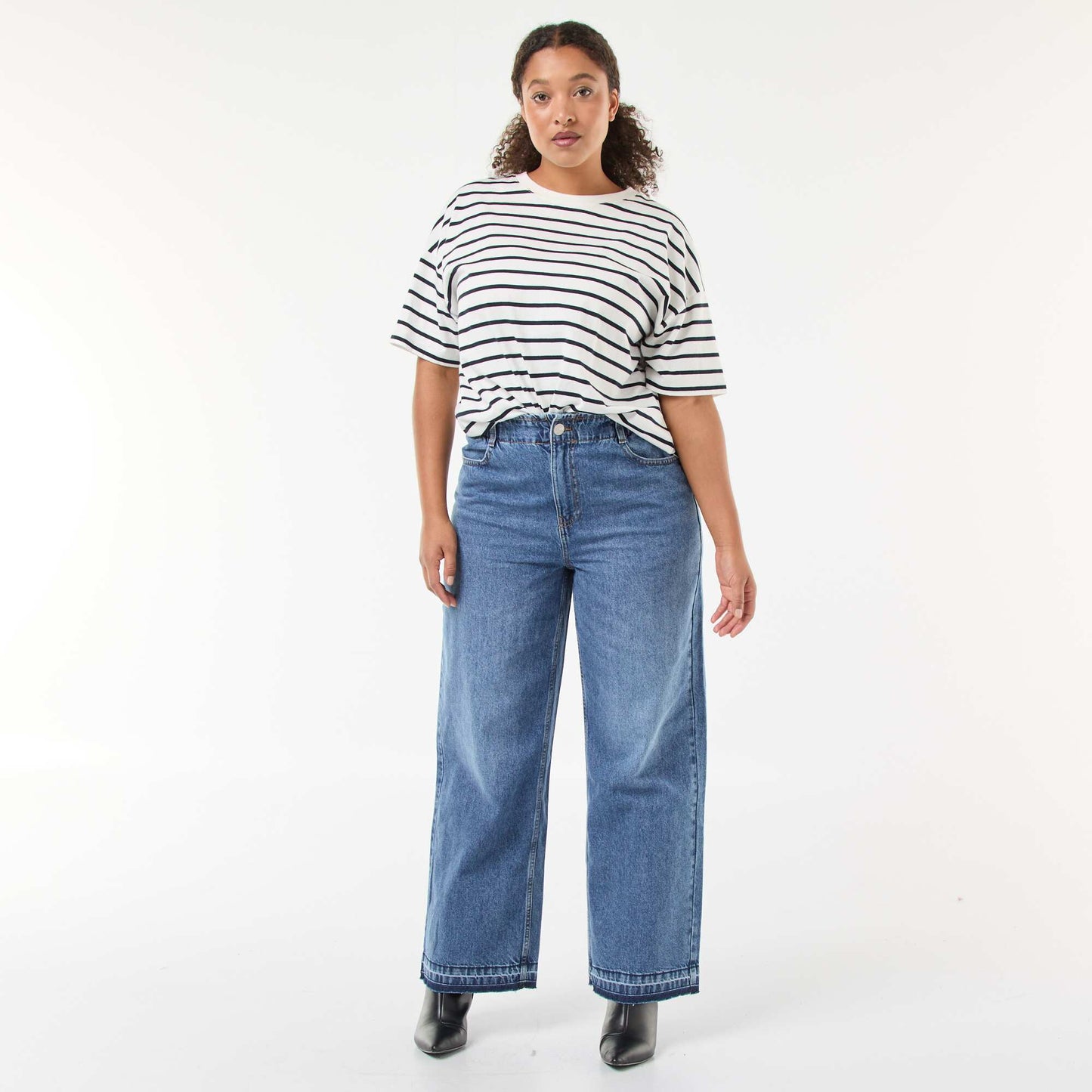 Jean wide leg con bajos deshilachados AZUL