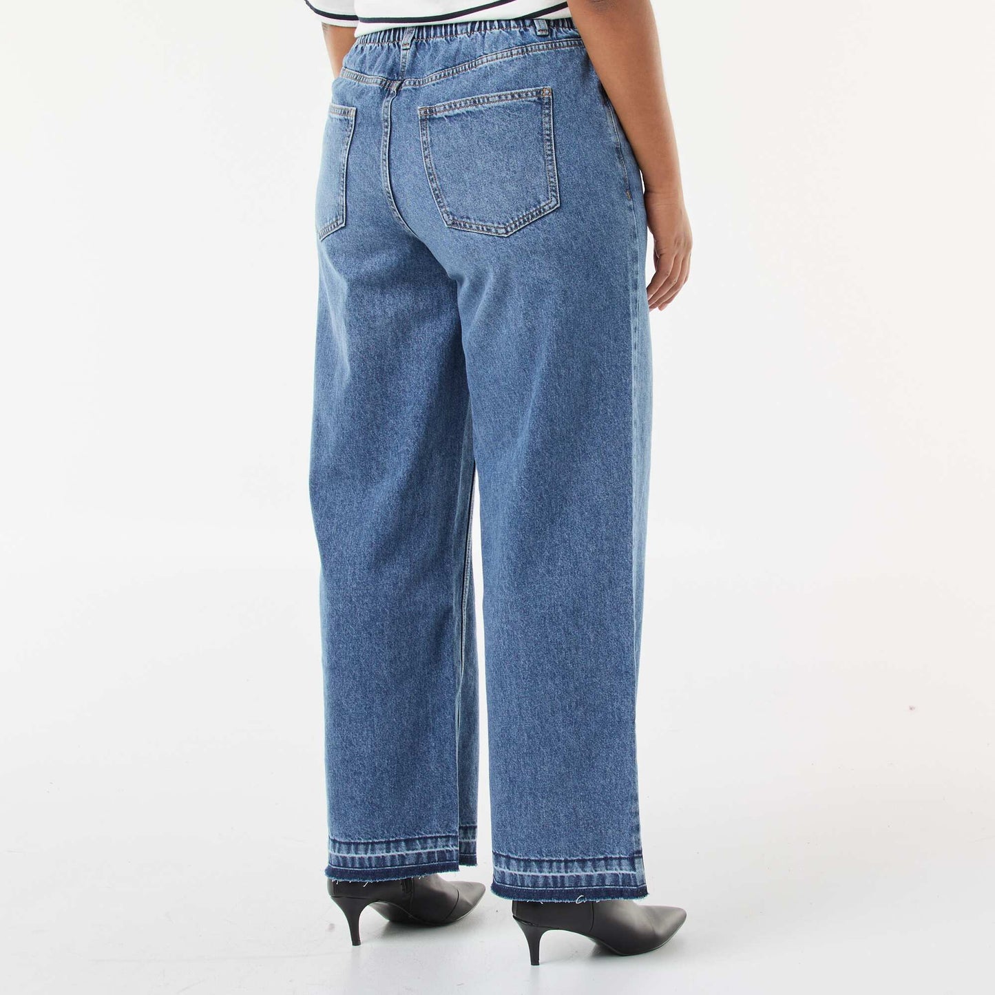 Jean wide leg con bajos deshilachados AZUL