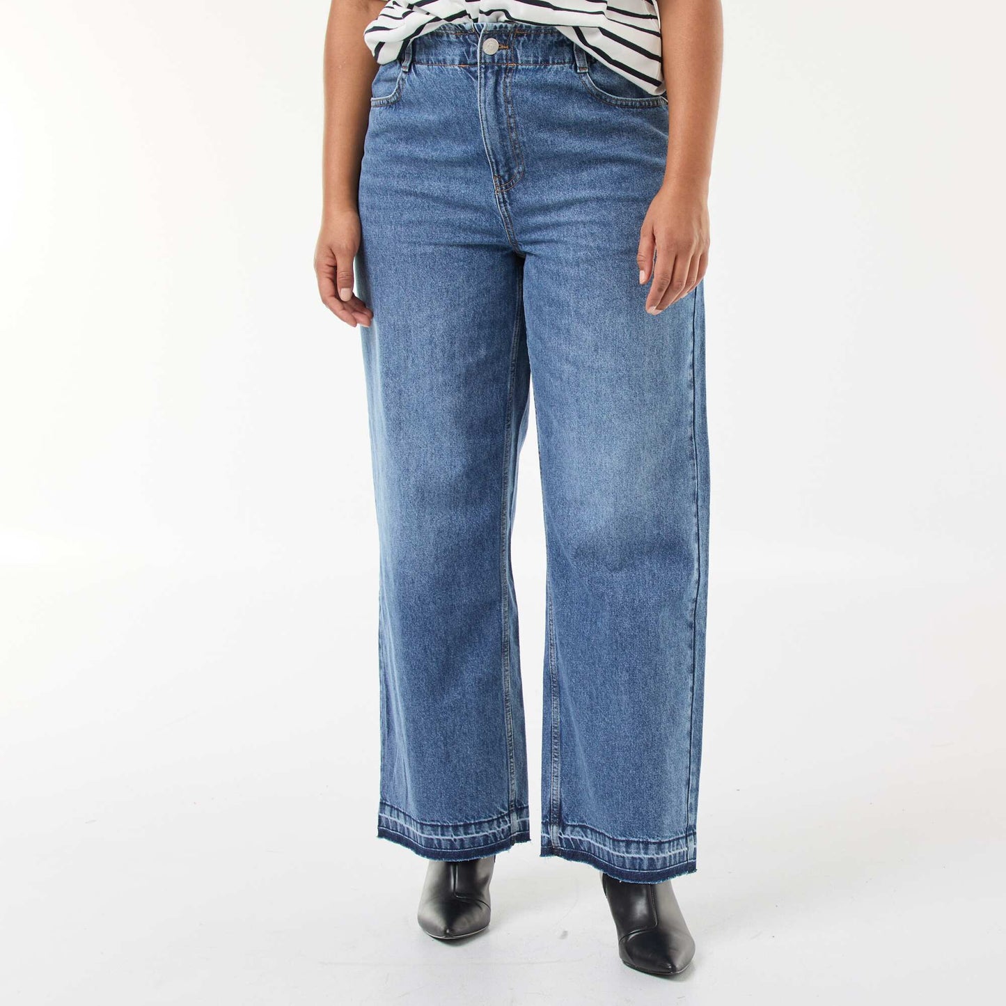 Jean wide leg con bajos deshilachados AZUL