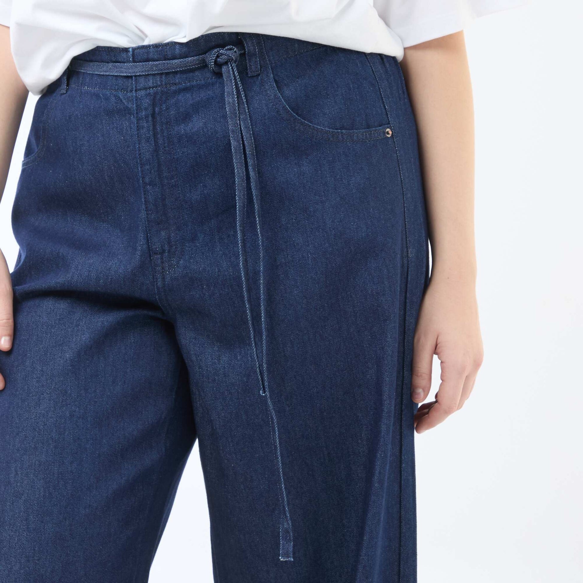 Pantalón jean de tiro bajo y corte ancho AZUL