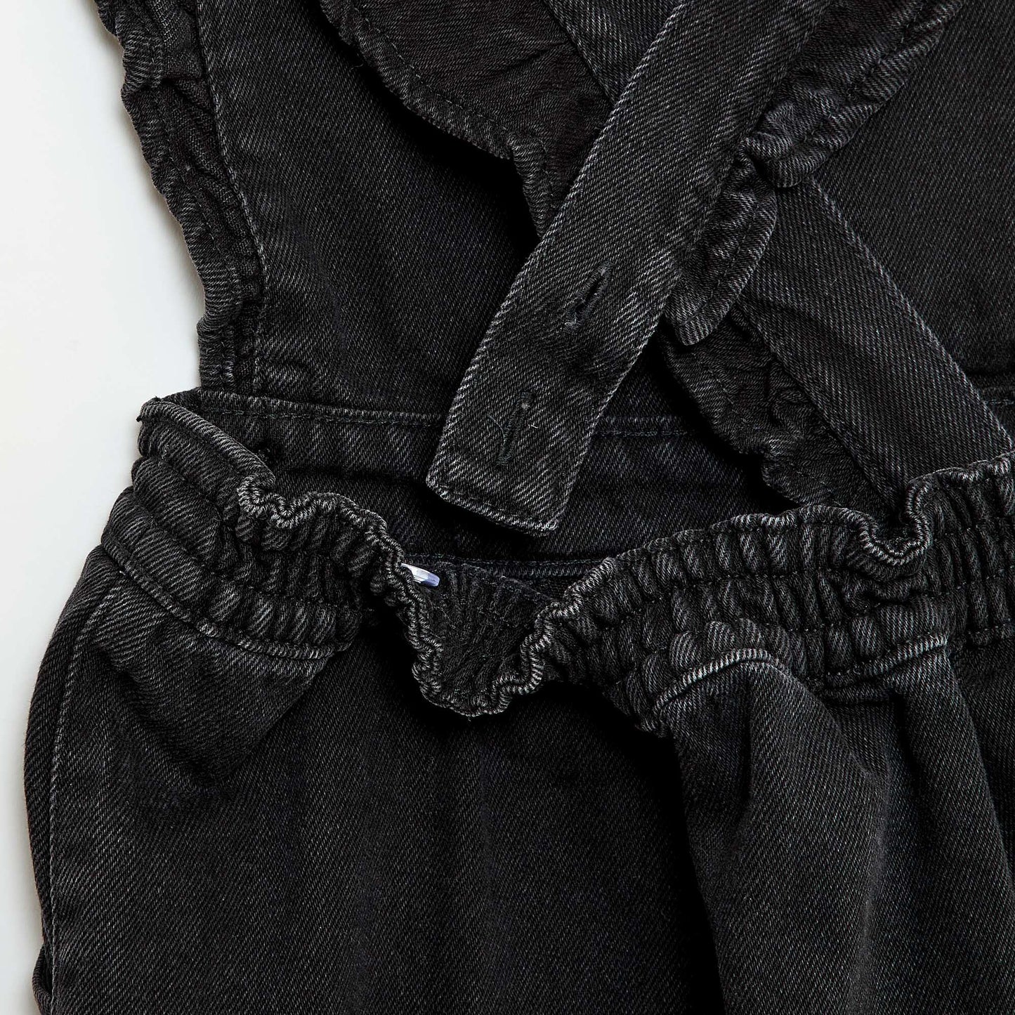 Mono jean con volantes GRIS