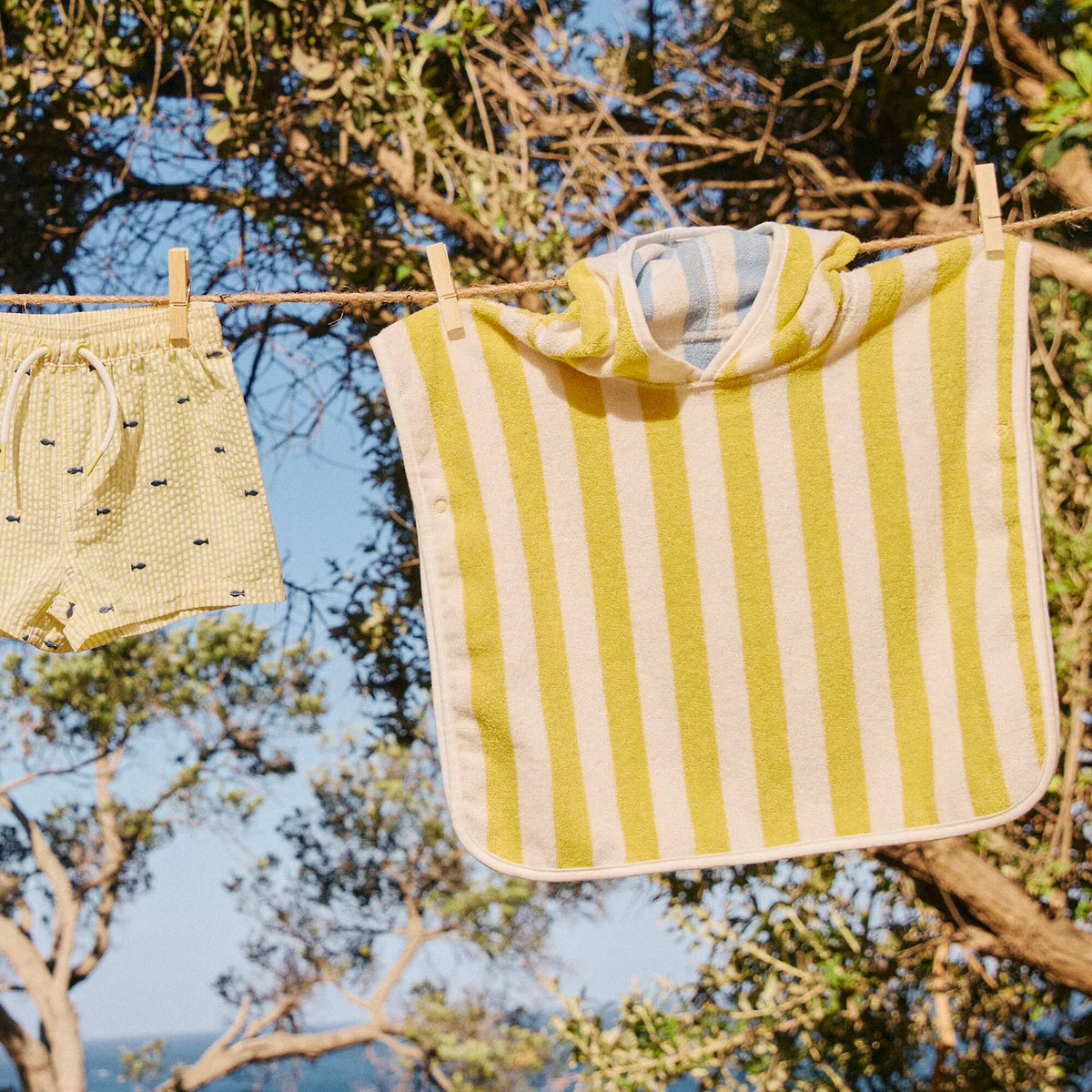 Capa de baño reversible de rizo AMARILLO