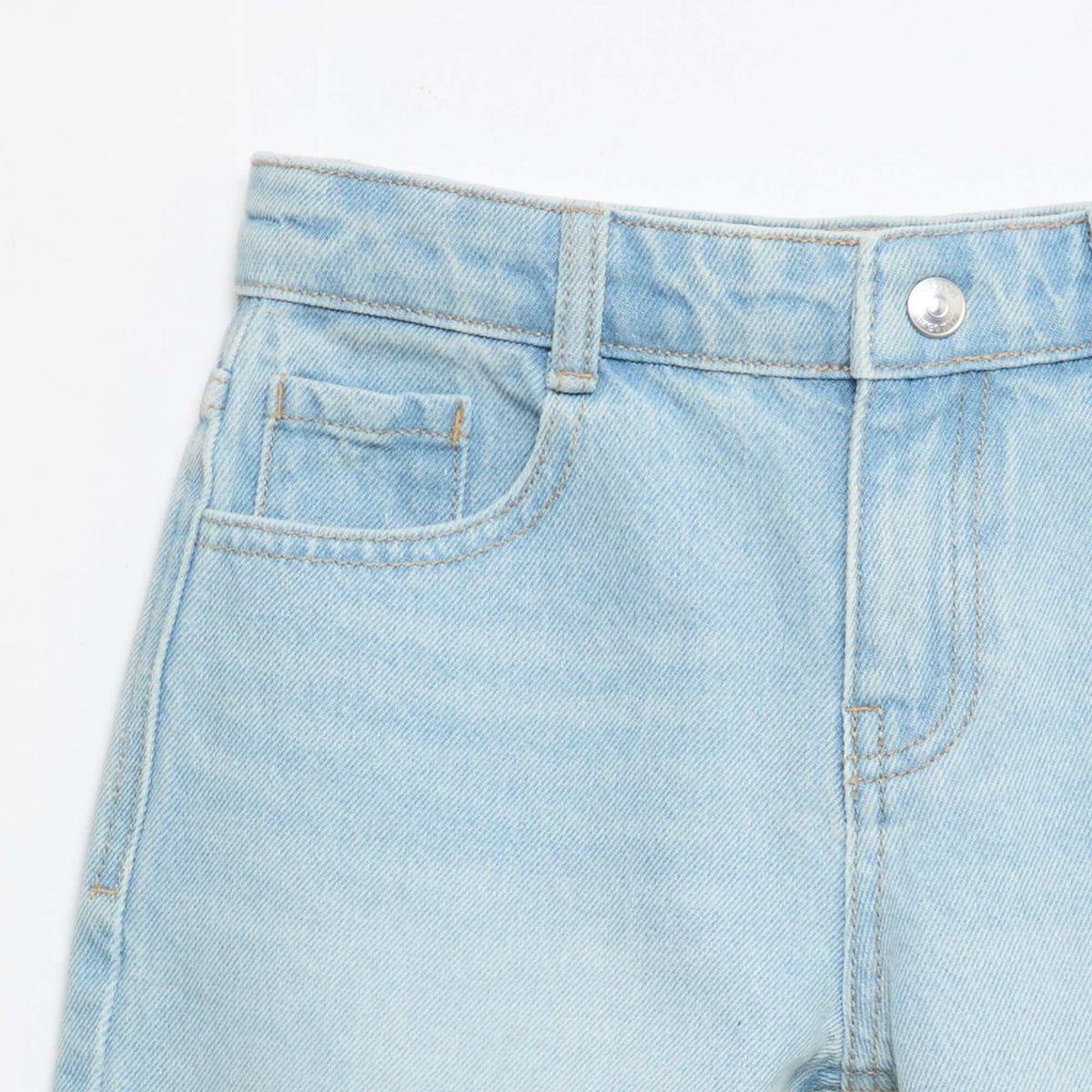 Jean bermuda slim fit elástico de algodón AZUL CIELO