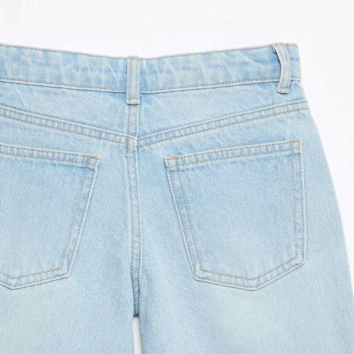 Jean bermuda slim fit elástico de algodón AZUL CIELO